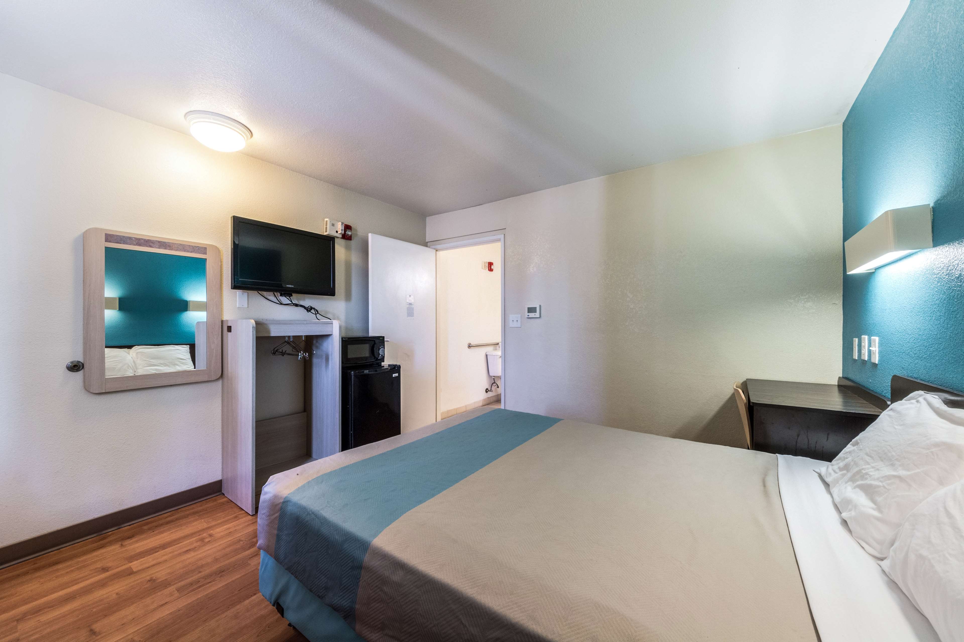 Motel 6 Victoria