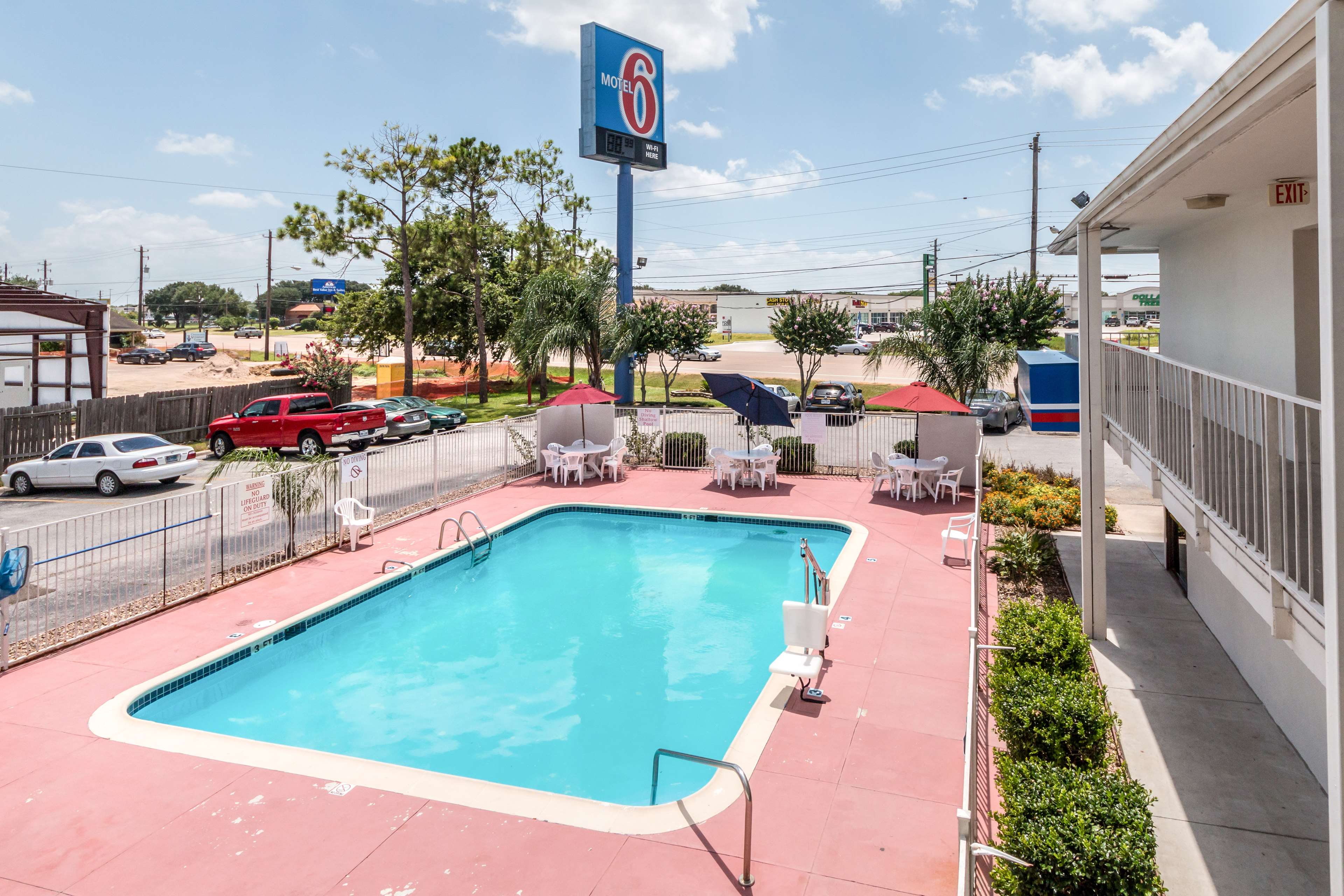 Motel 6 Victoria