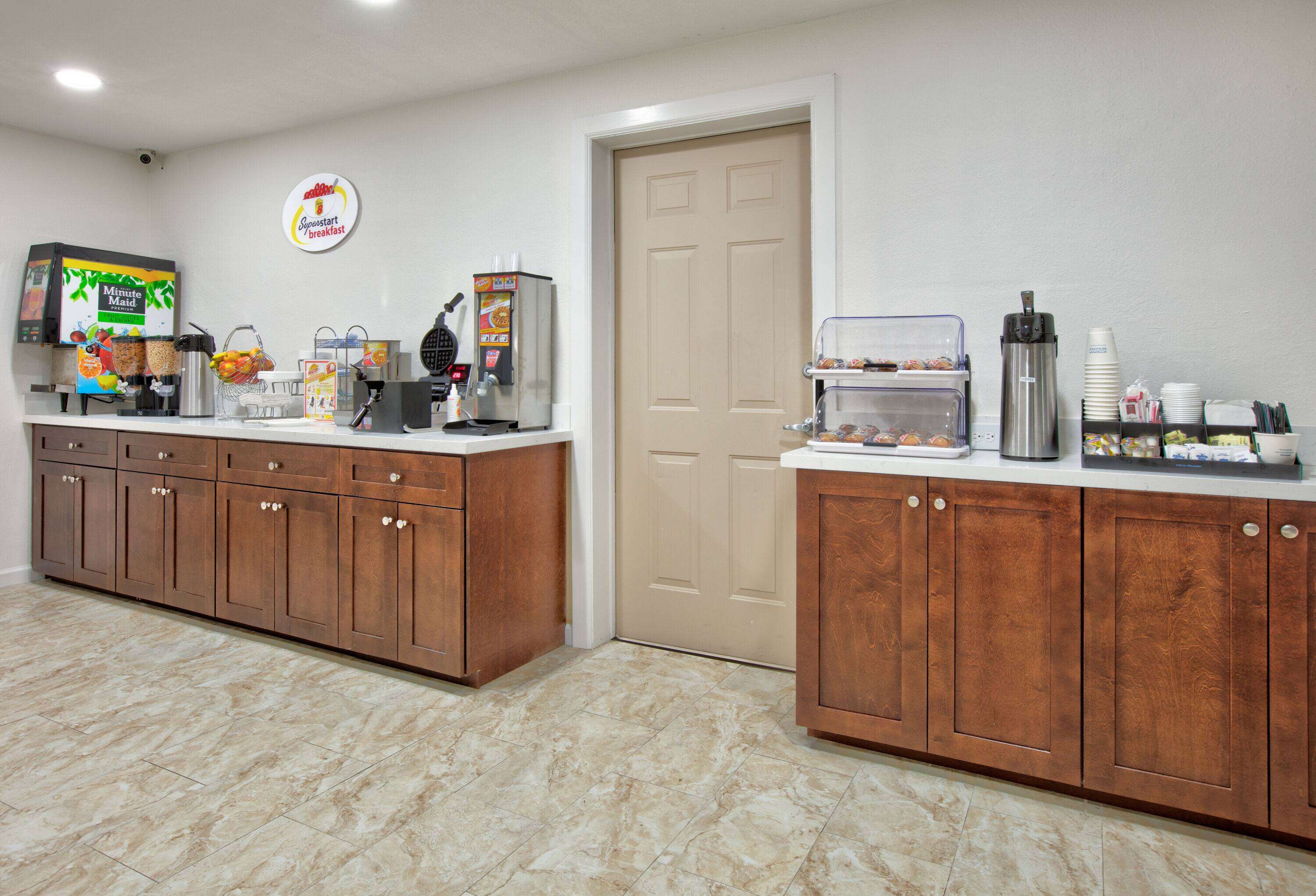 Super 8 by Wyndham Victoria/South/Hwy 59