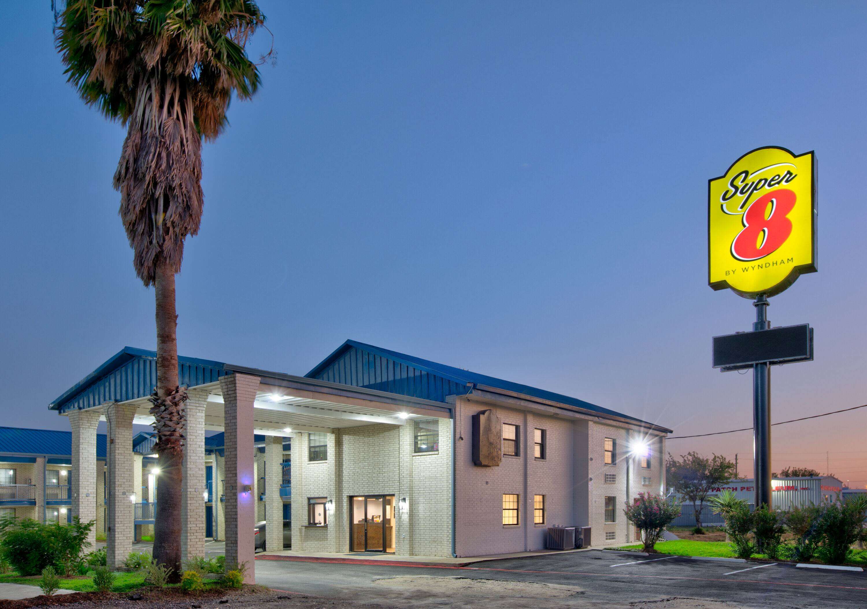 Super 8 by Wyndham Victoria/South/Hwy 59