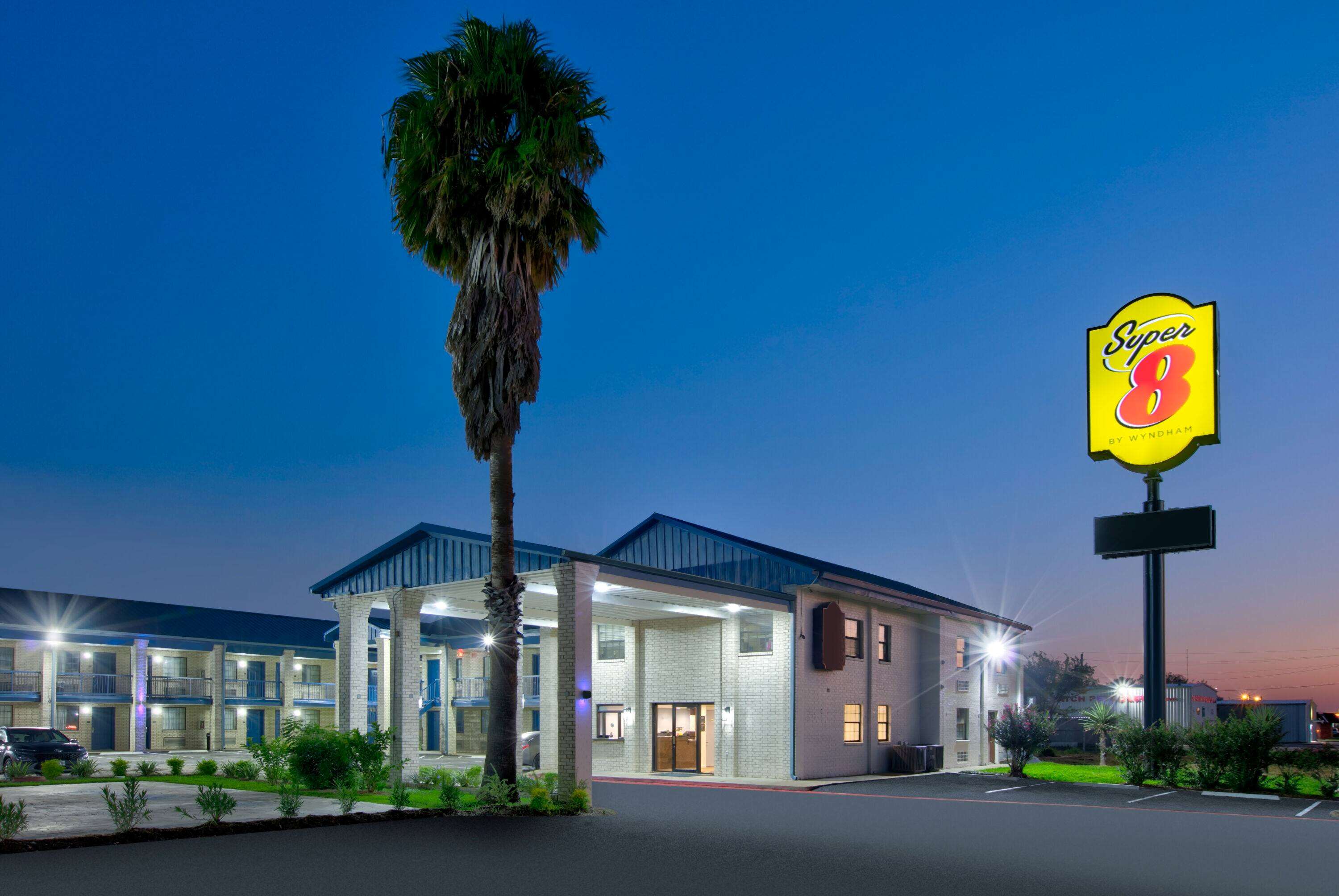 Super 8 by Wyndham Victoria/South/Hwy 59