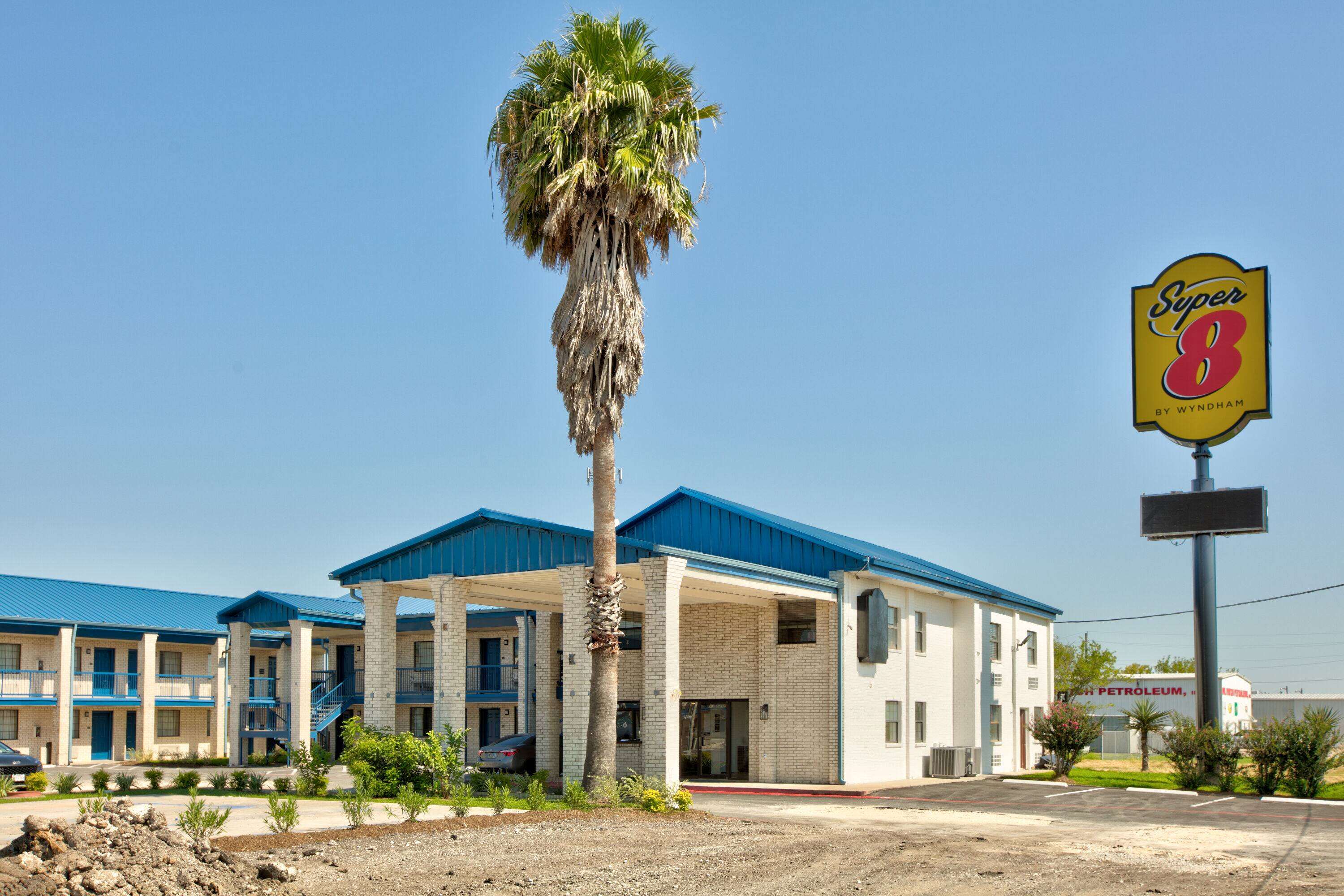 Super 8 by Wyndham Victoria/South/Hwy 59