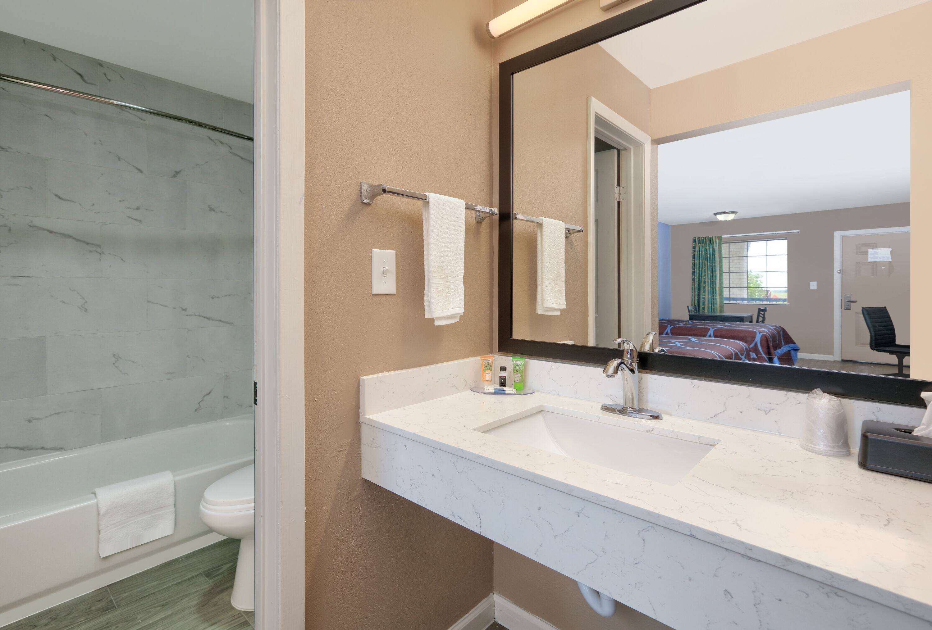Super 8 by Wyndham Victoria/South/Hwy 59