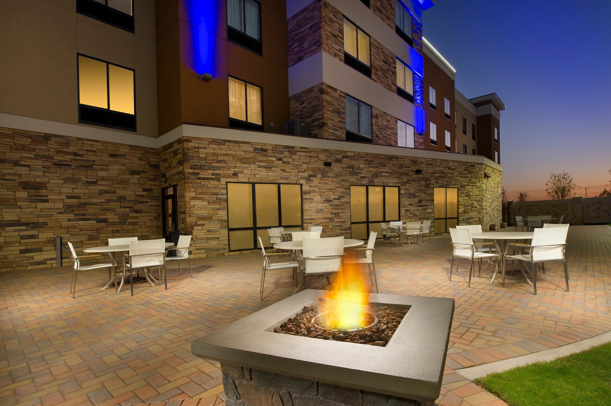 Holiday Inn Express & Suites Waco South