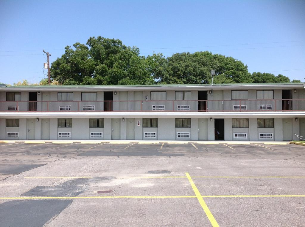 Knights Inn Waco South