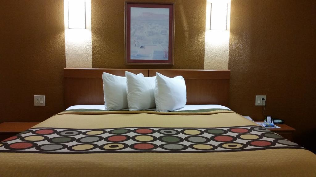 Super 8 by Wyndham Waco/Mall area TX