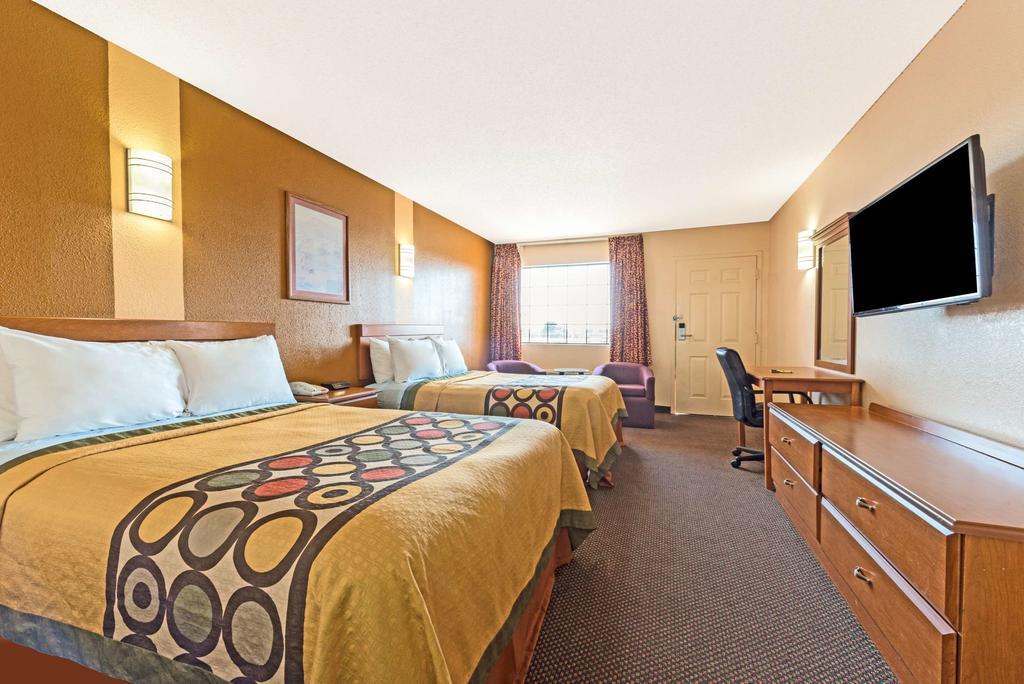 Super 8 by Wyndham Waco/Mall area TX