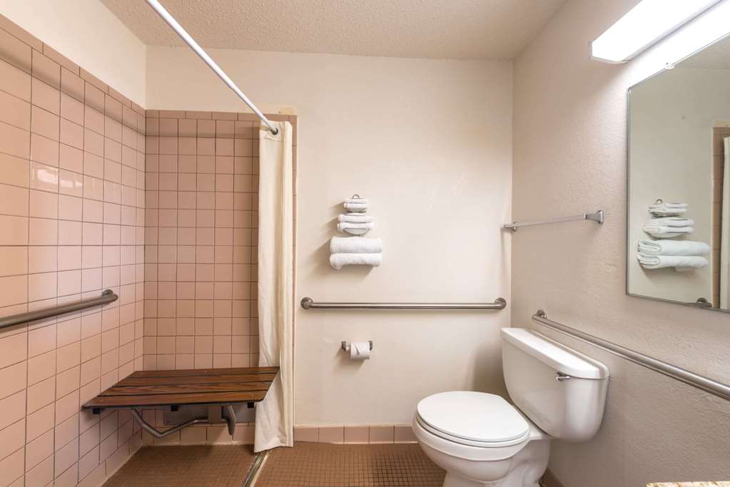 Super 8 by Wyndham Waco University Area