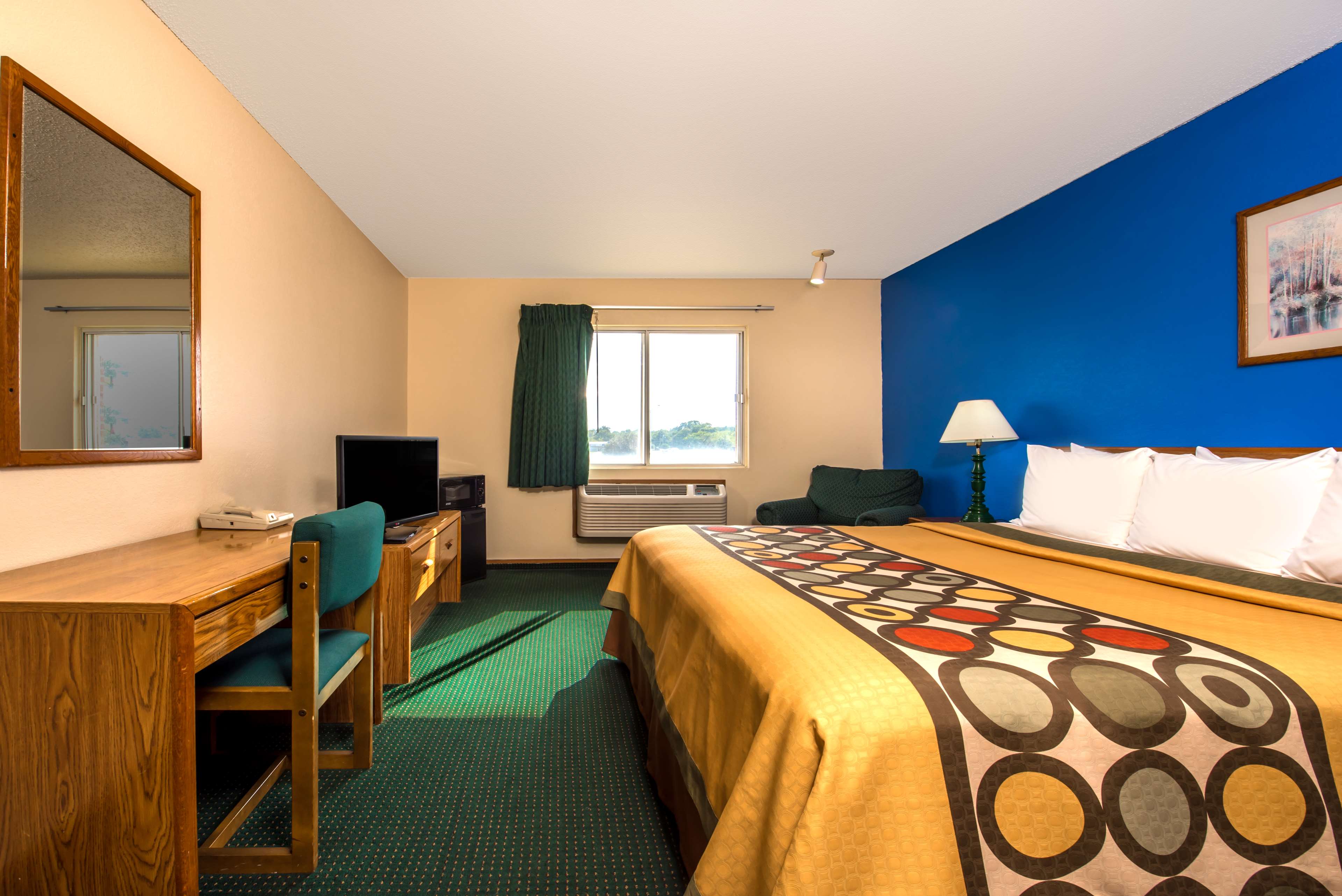 Super 8 by Wyndham Waco University Area