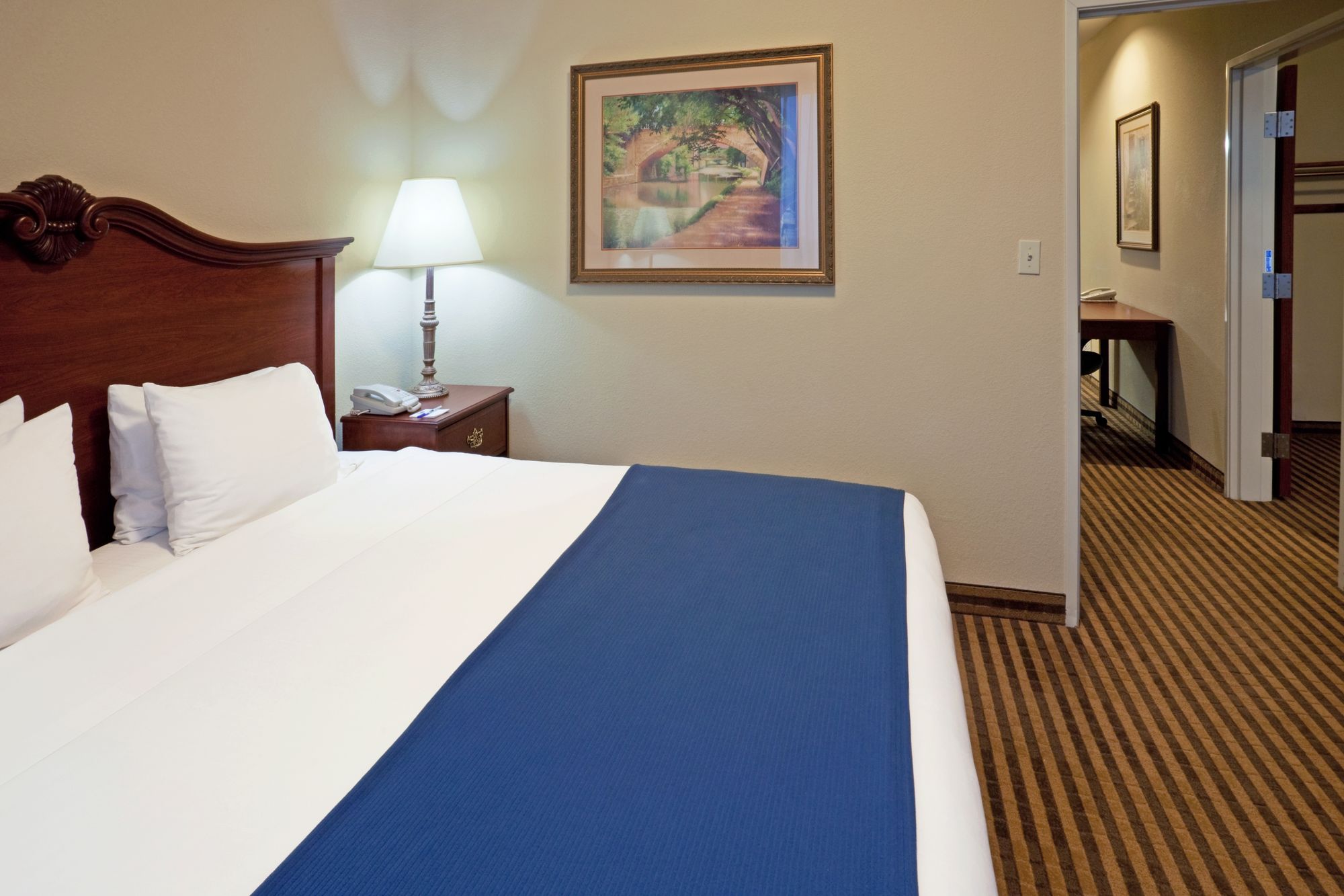 Holiday Inn Express & Suites Waxahachie