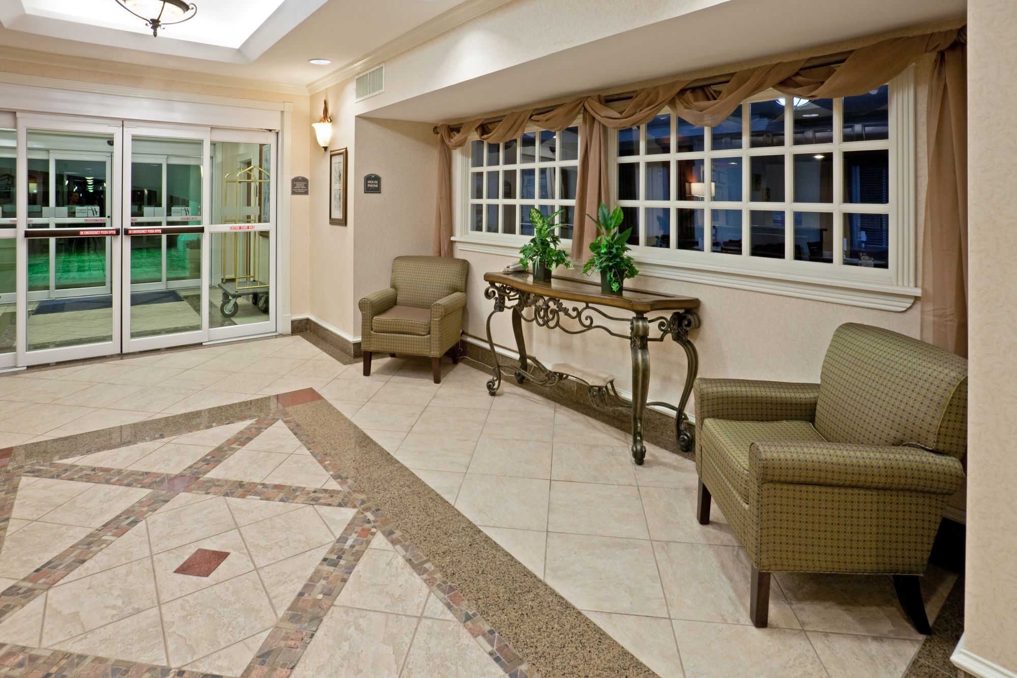 Holiday Inn Express & Suites Waxahachie