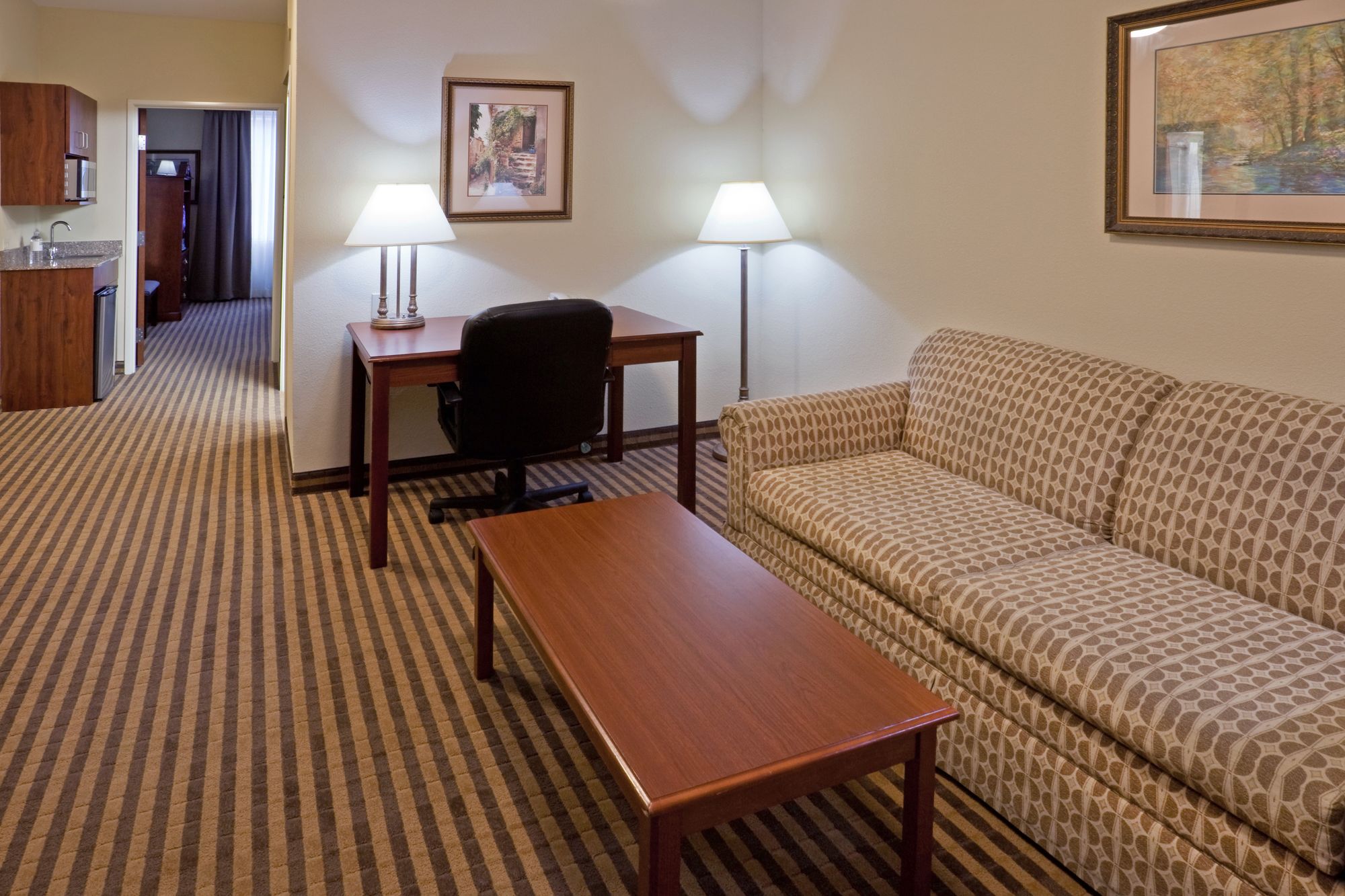 Holiday Inn Express & Suites Waxahachie