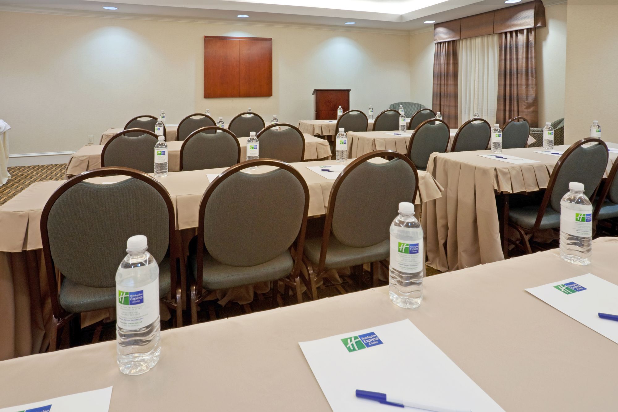 Holiday Inn Express & Suites Waxahachie