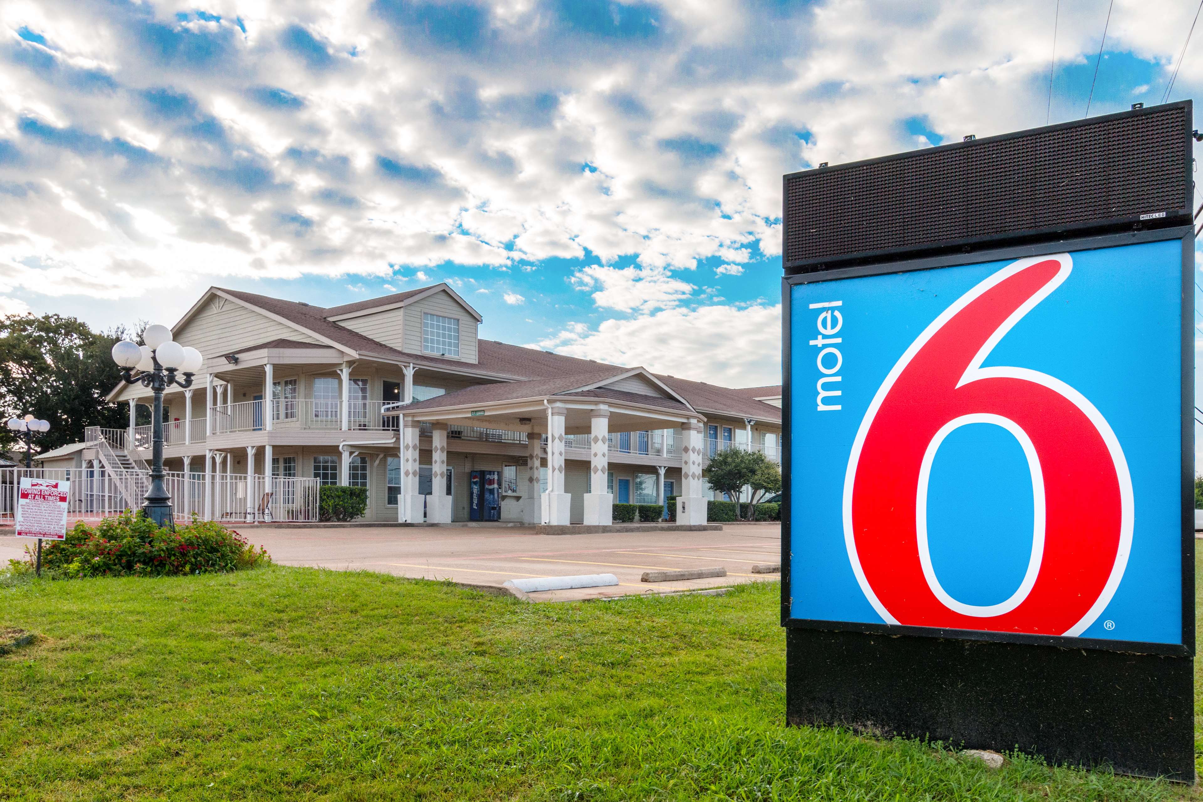 Motel 6 Waxahachie