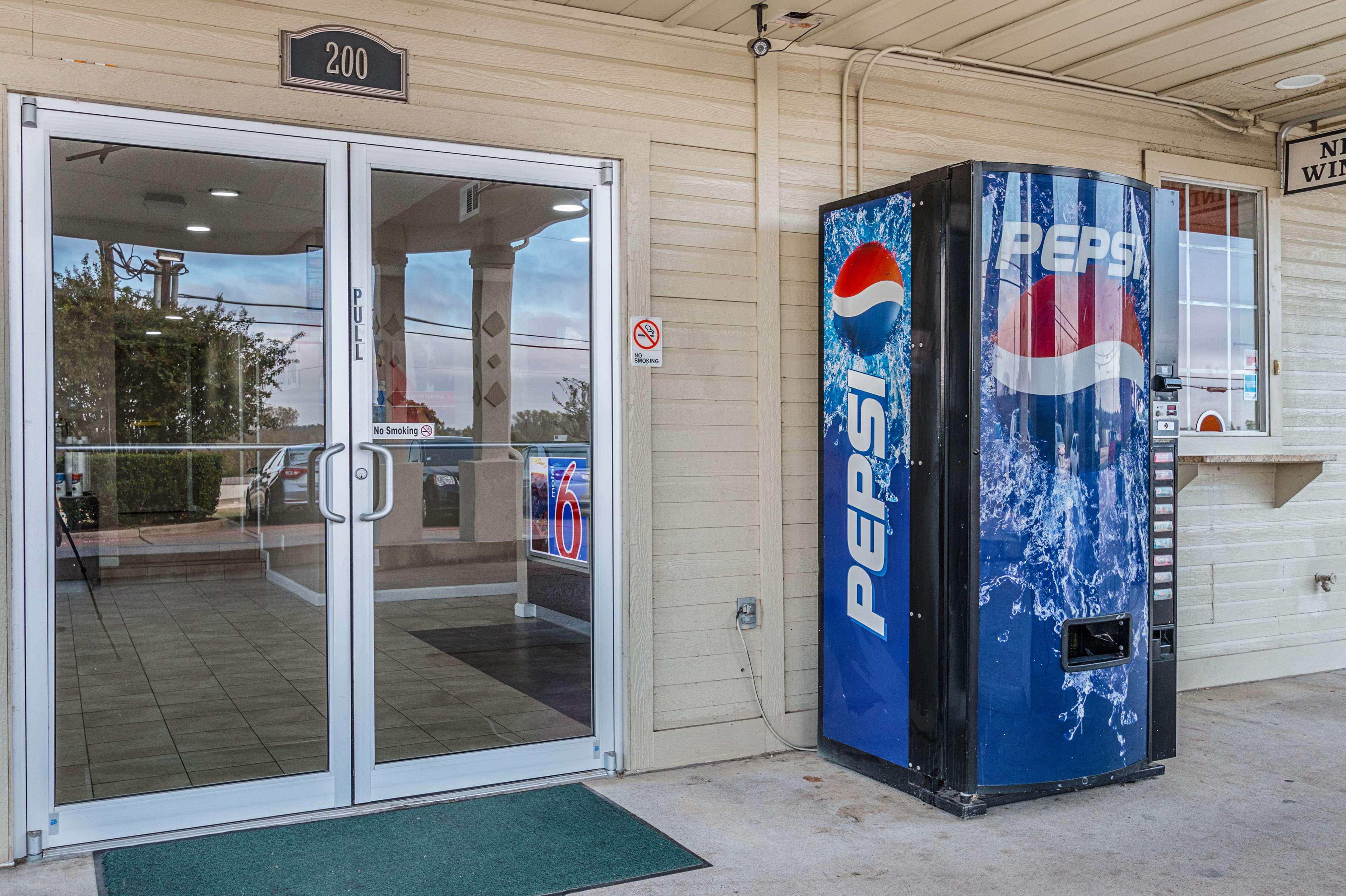 Motel 6 Waxahachie