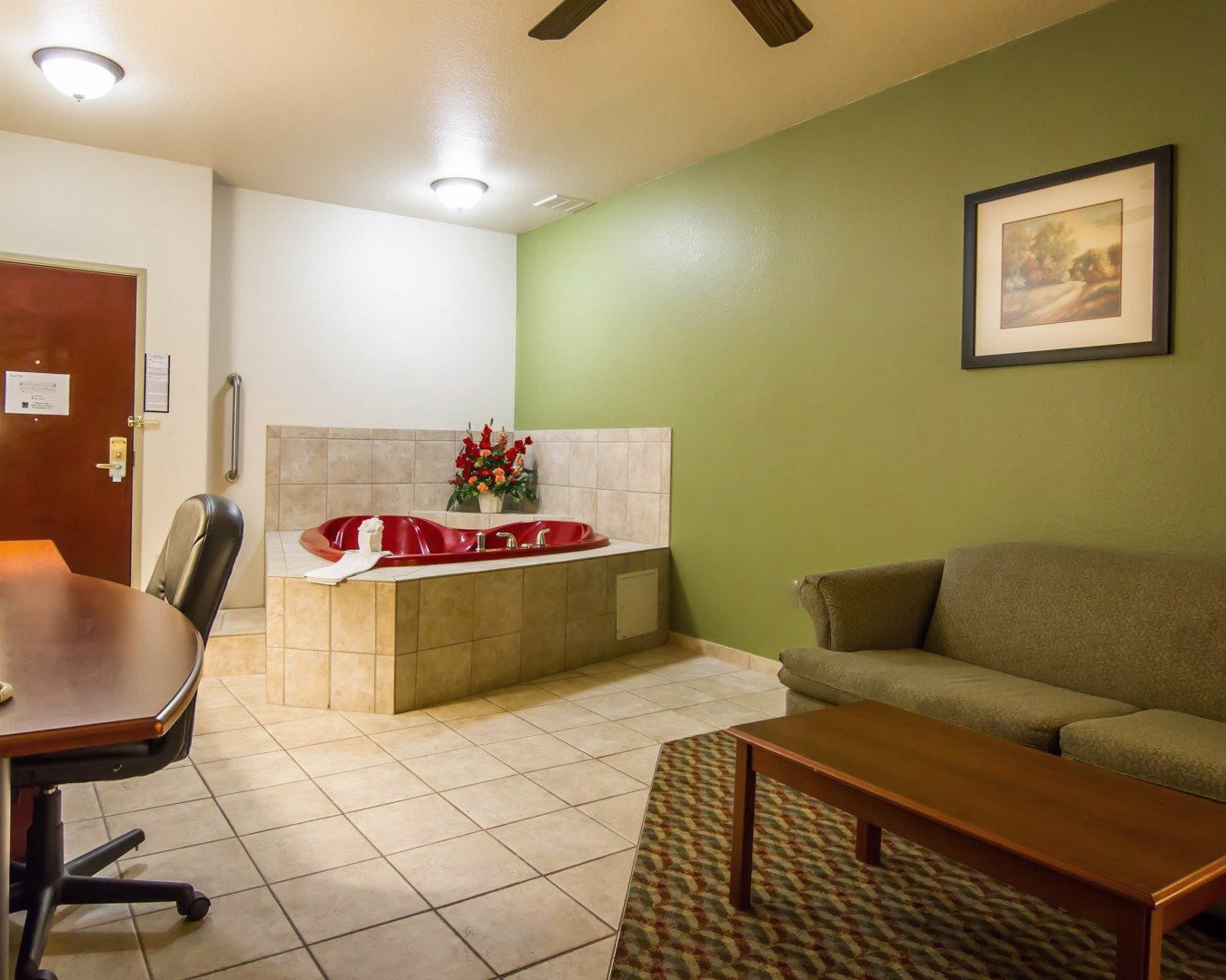 Clarion Inn & Suites Weatherford