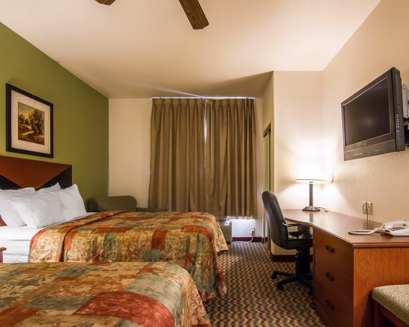 Clarion Inn & Suites Weatherford