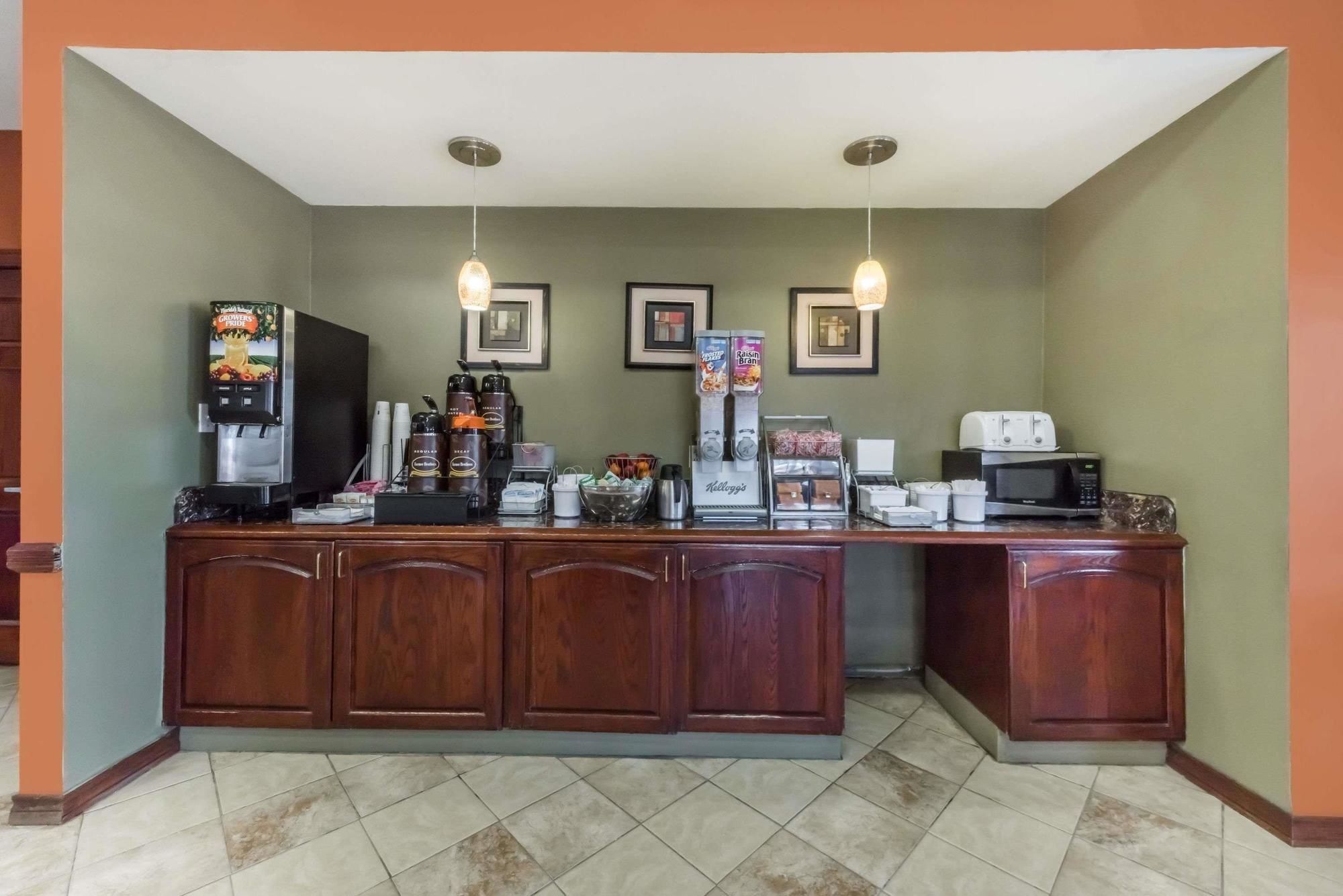 Super 8 by Wyndham Weslaco