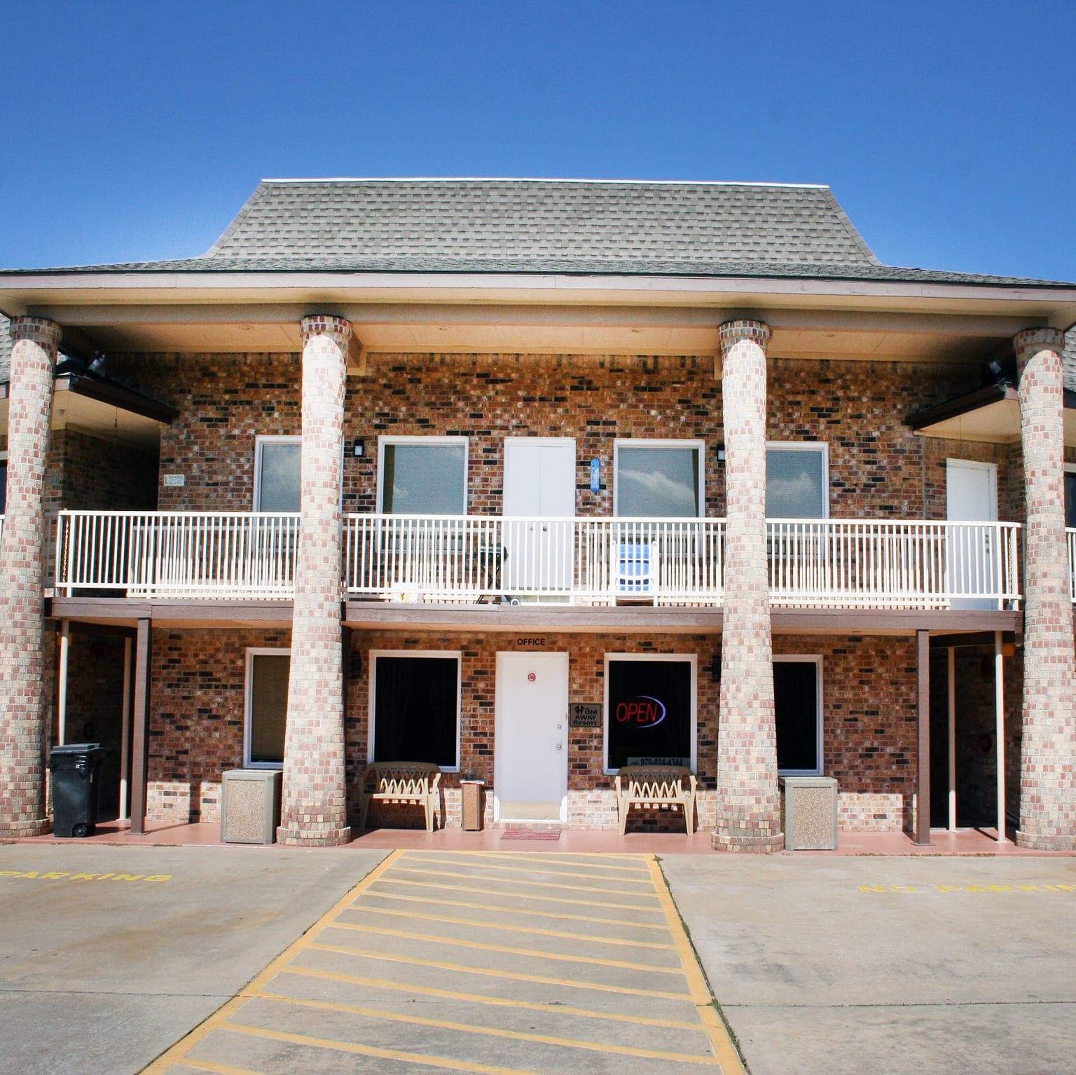 Columbia Lakes Hotel