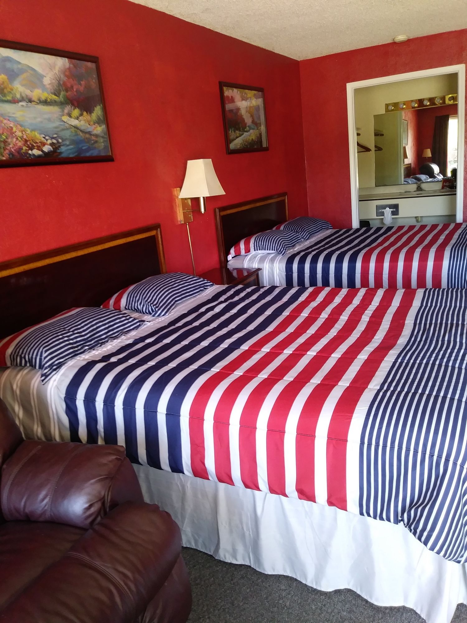 Columbia Lakes Hotel