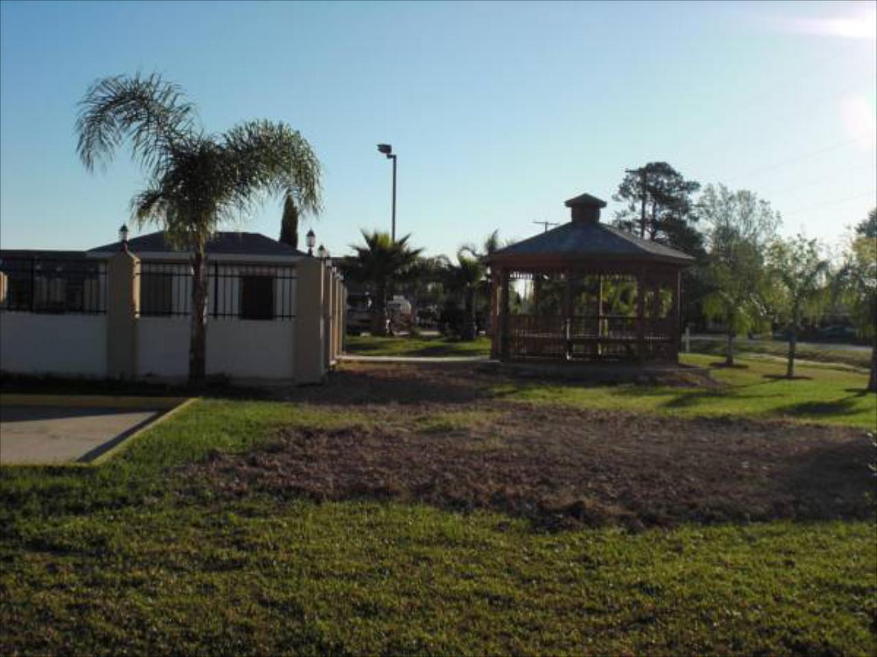 The Executive Inn & Suites