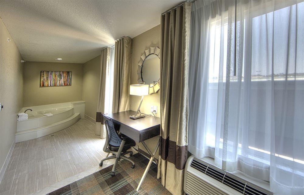 Comfort Inn & Suites Fort Worth West