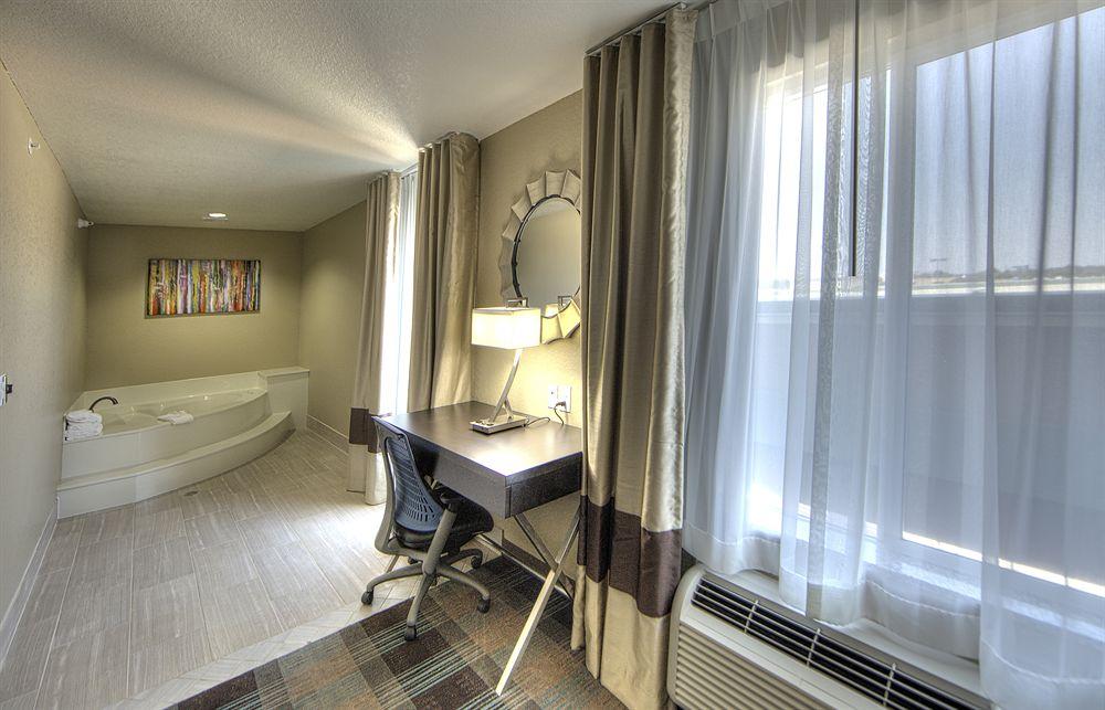 Comfort Inn & Suites Fort Worth West