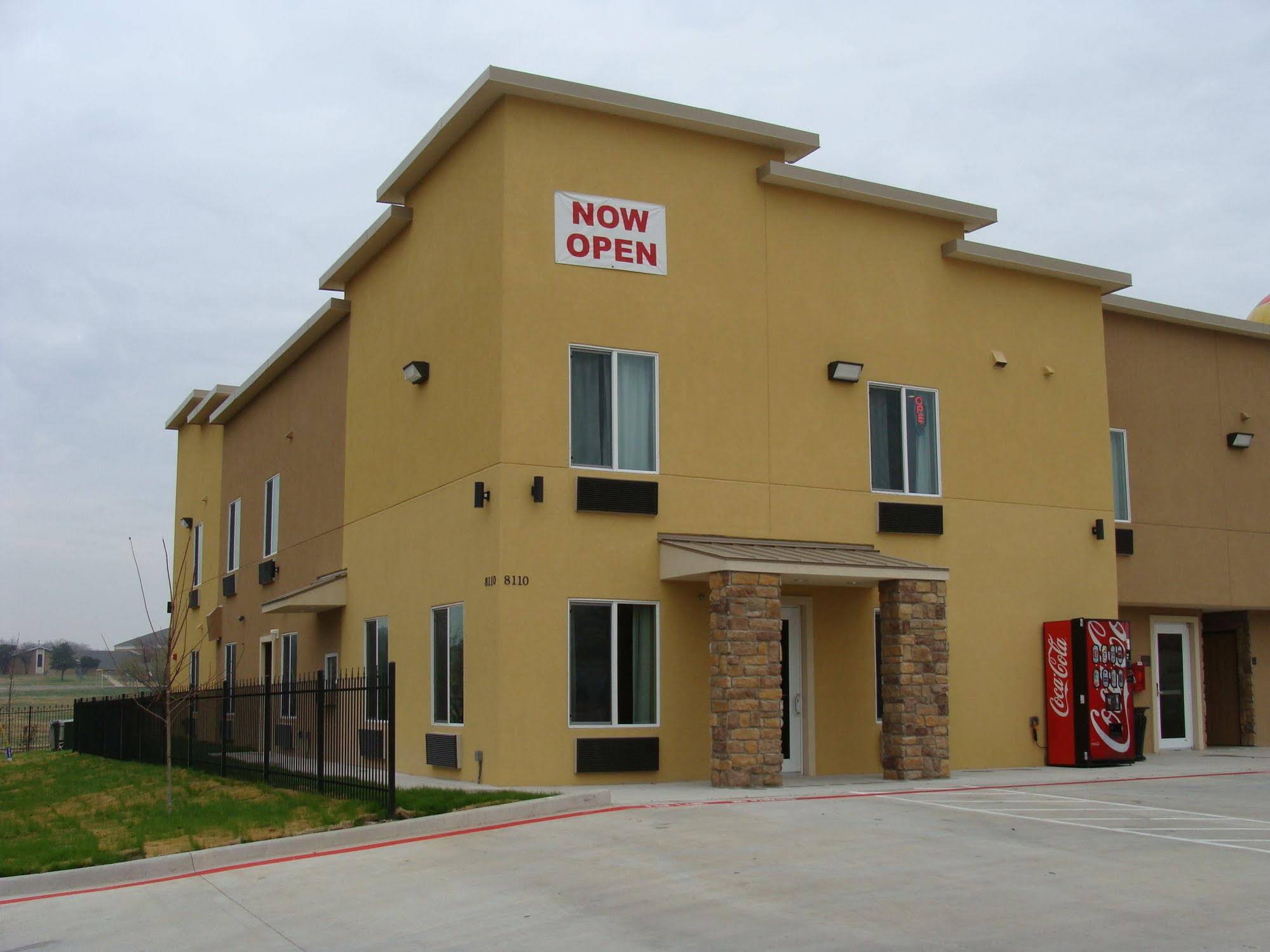 Scottish Inns And Suites White