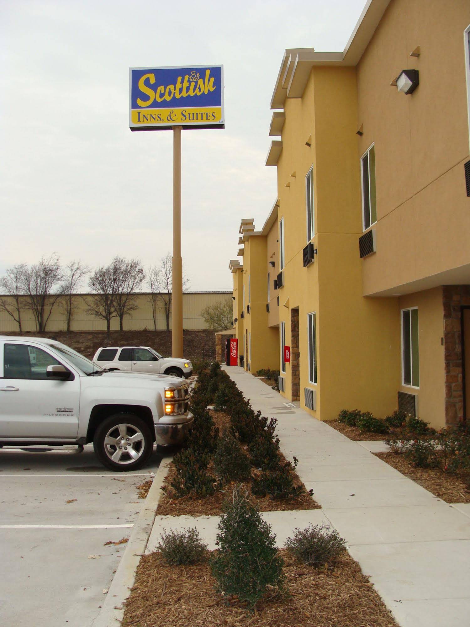 Scottish Inns And Suites White