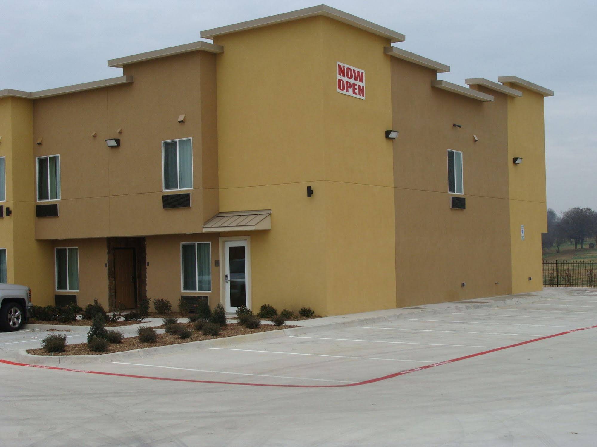Scottish Inns And Suites White