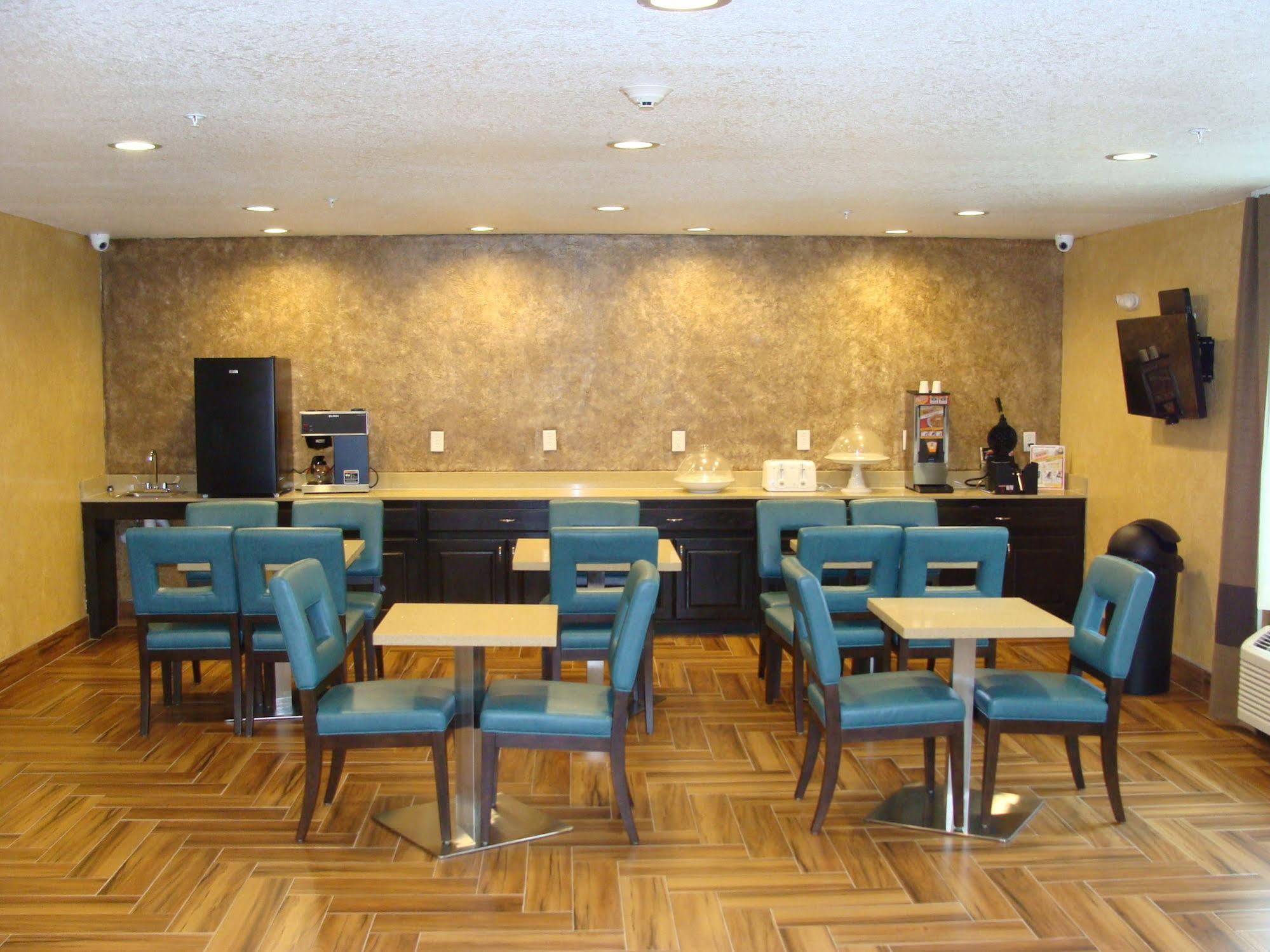 Scottish Inns And Suites White