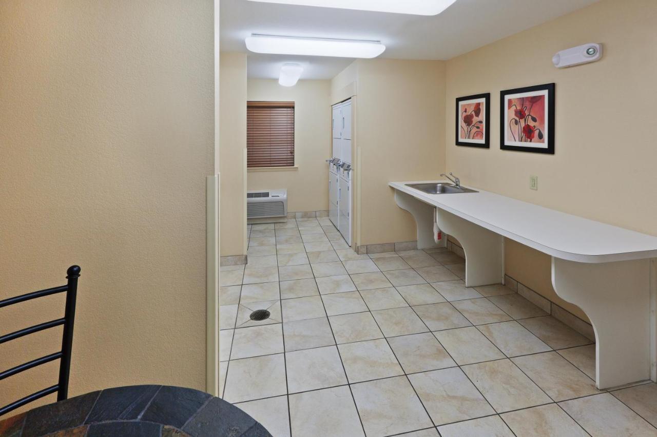 Candlewood Suites Wichita Falls @ Maurine St.