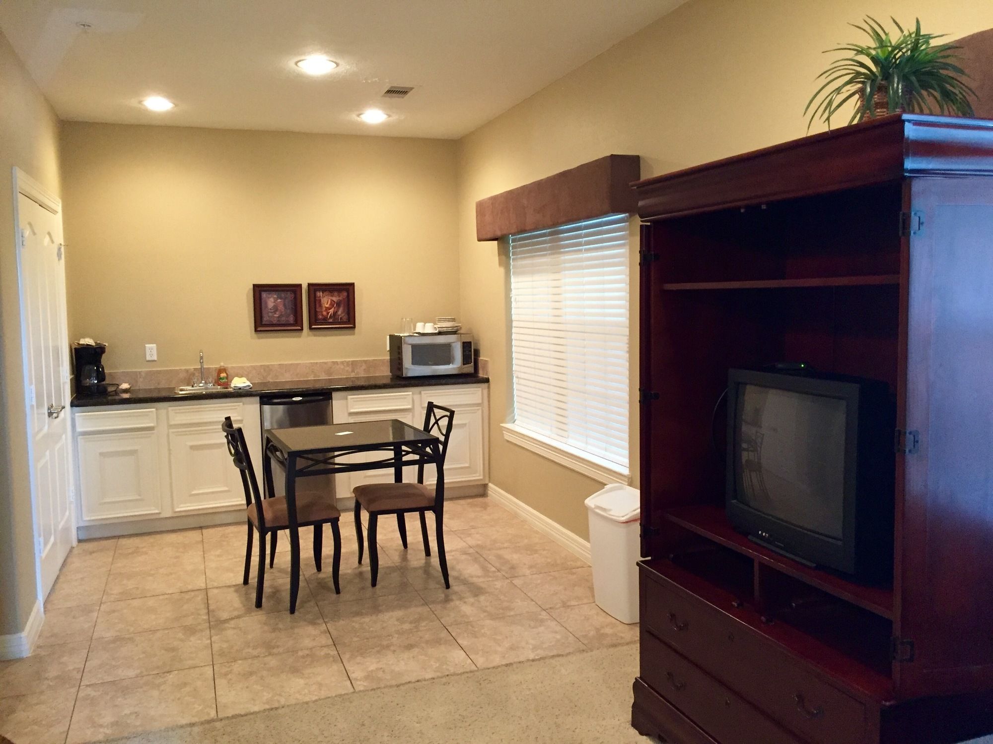 Southern Empress Lakeside Condominiums
