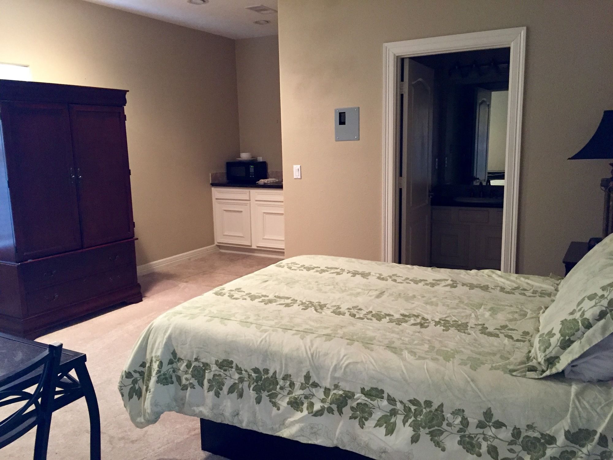 Southern Empress Lakeside Condominiums