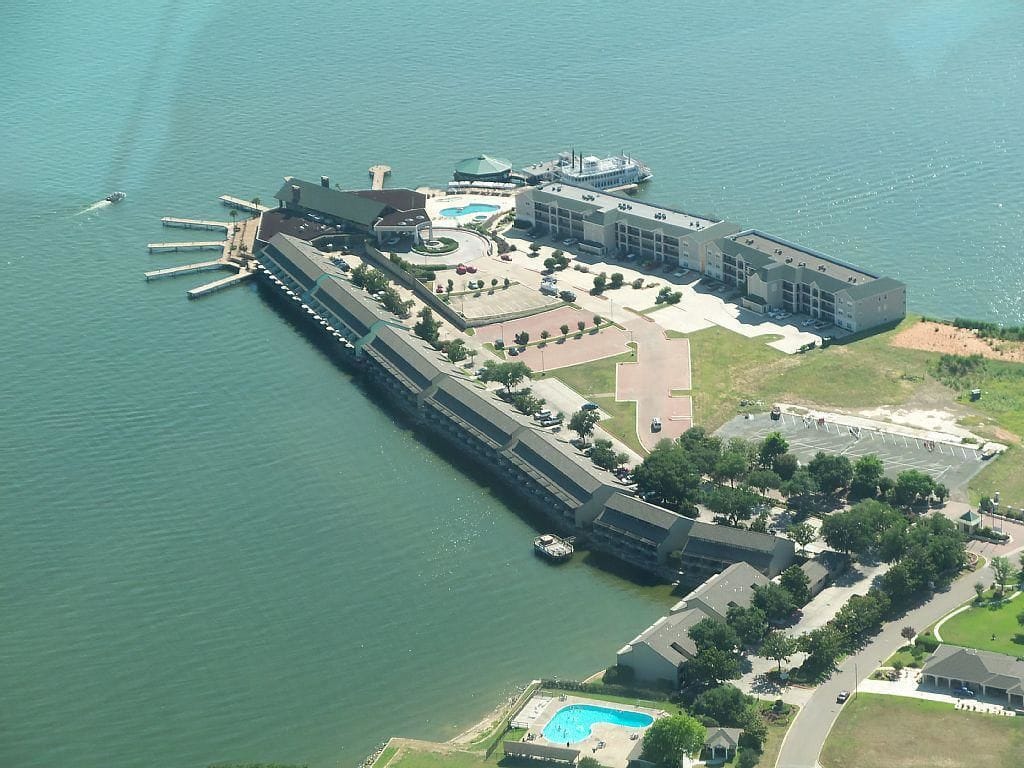 Southern Empress Lakeside Condominiums