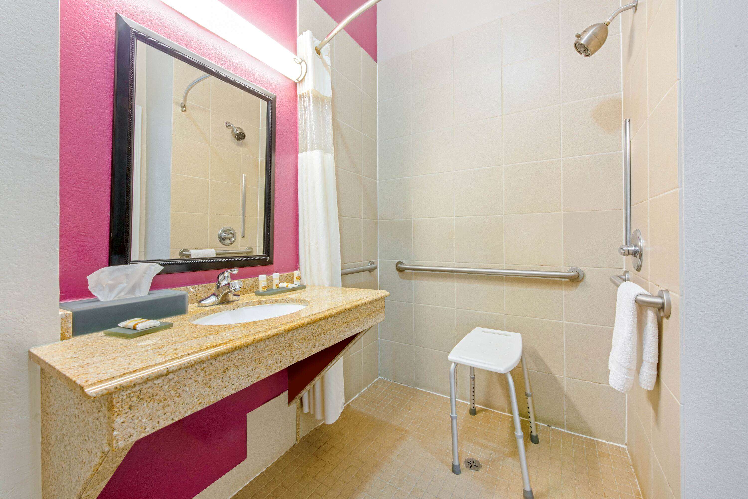 La Quinta Inn & Suites by Wyndham Winnie