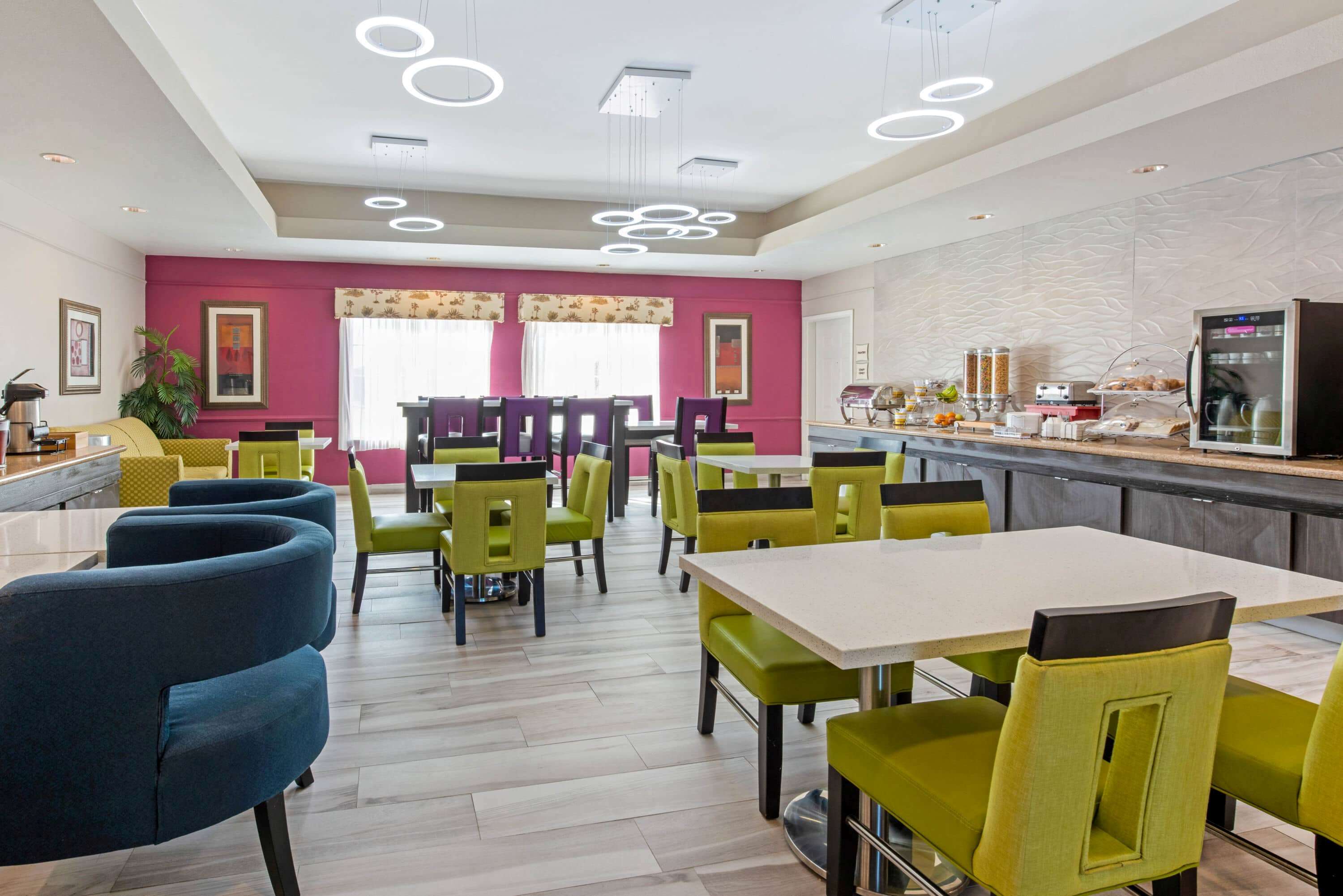 La Quinta Inn & Suites by Wyndham Winnie