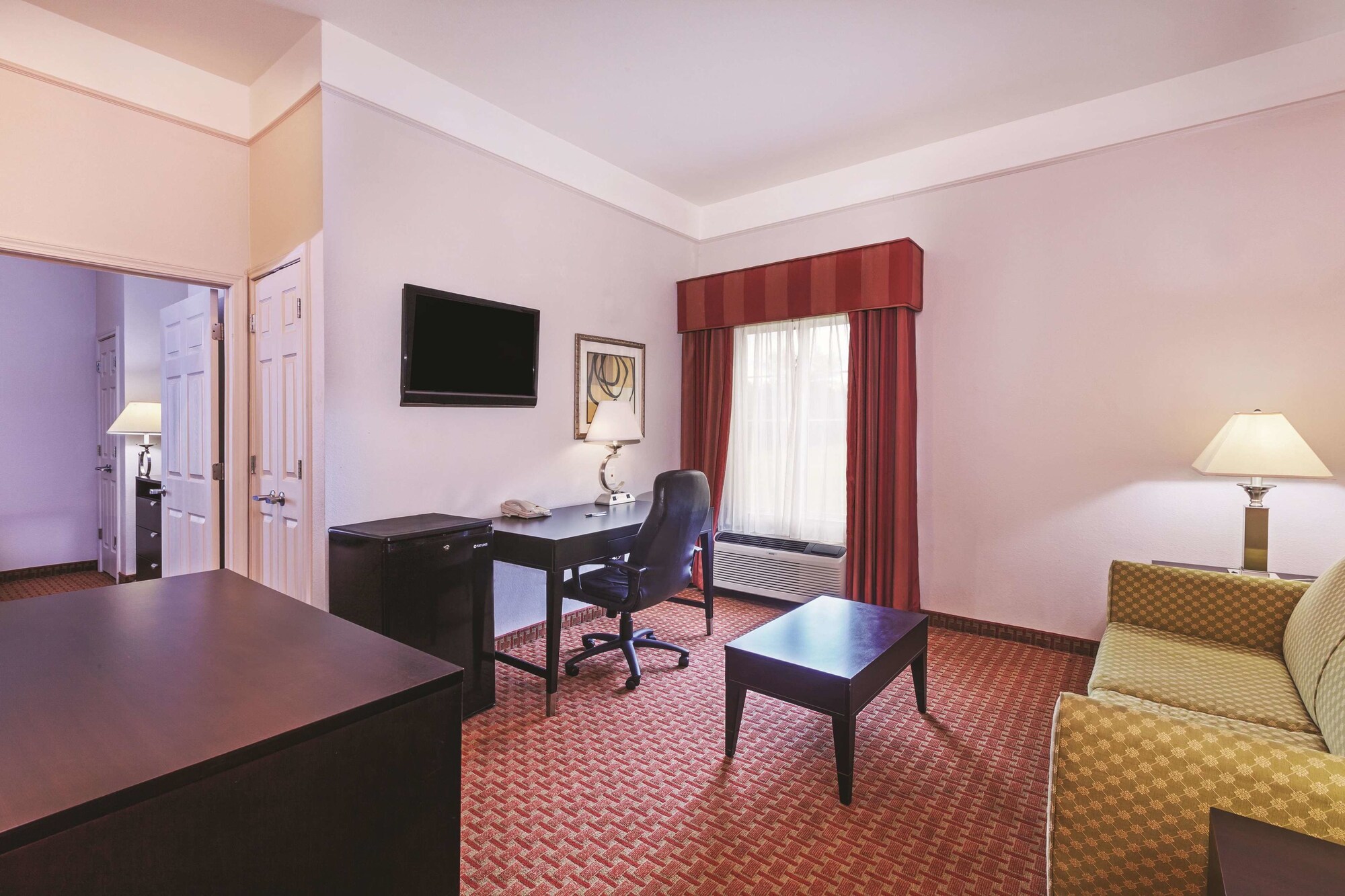 La Quinta Inn & Suites by Wyndham Winnie