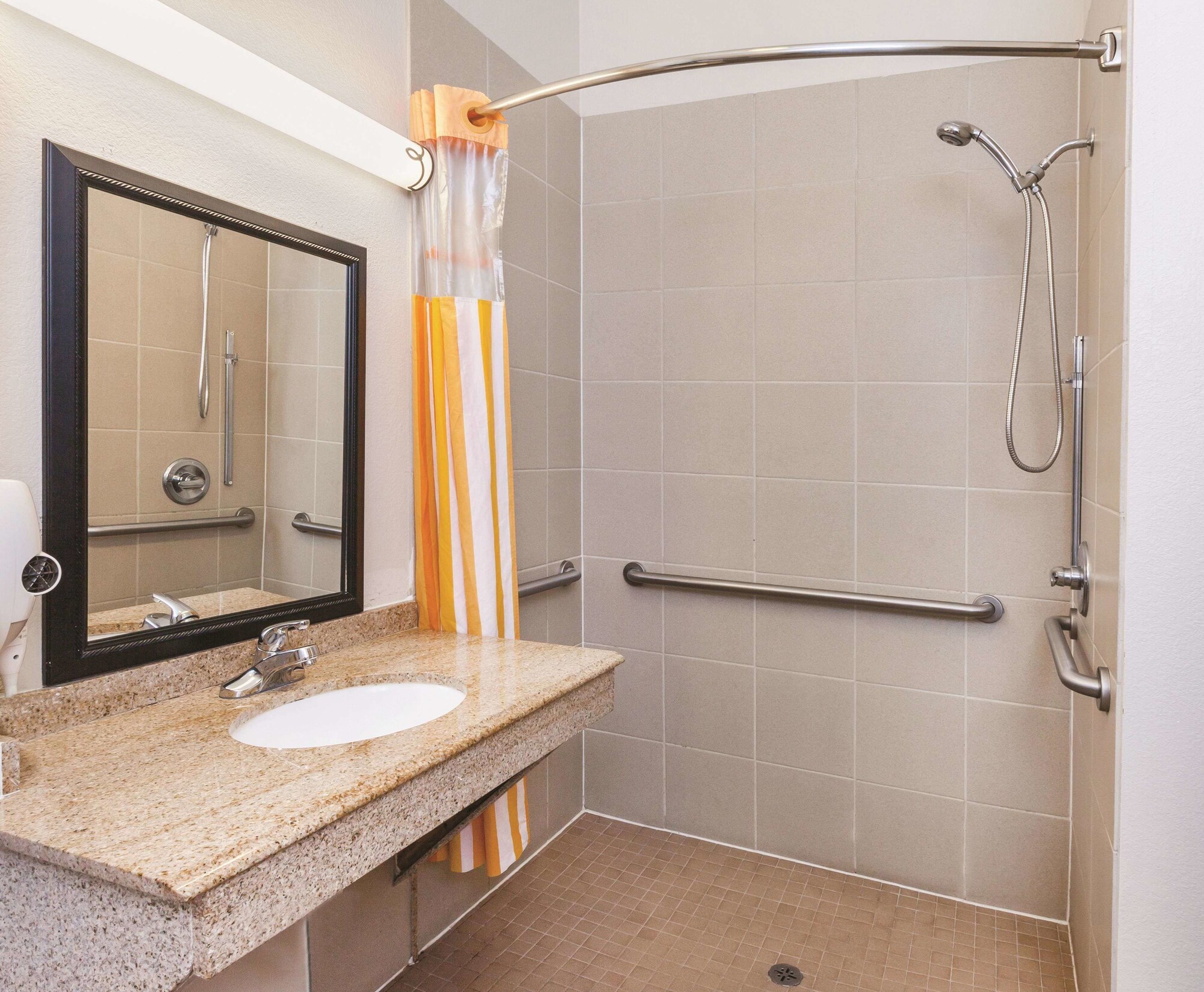 La Quinta Inn & Suites by Wyndham Winnie
