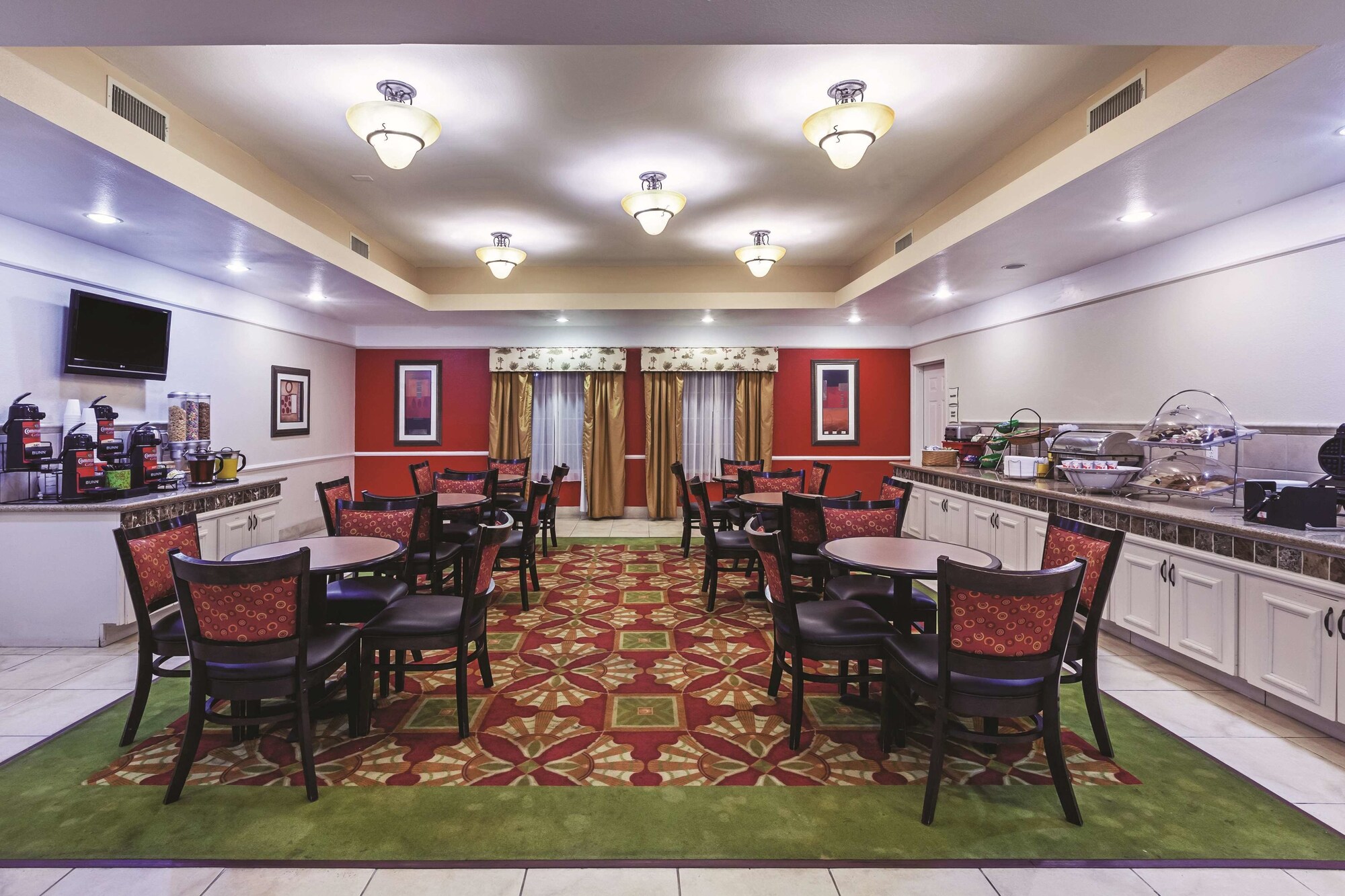 La Quinta Inn & Suites by Wyndham Winnie
