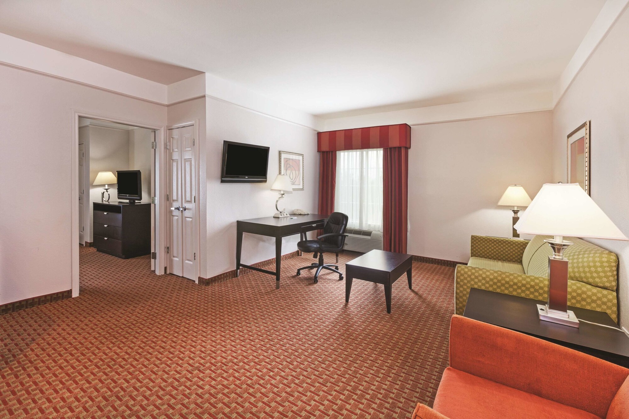 La Quinta Inn & Suites by Wyndham Winnie