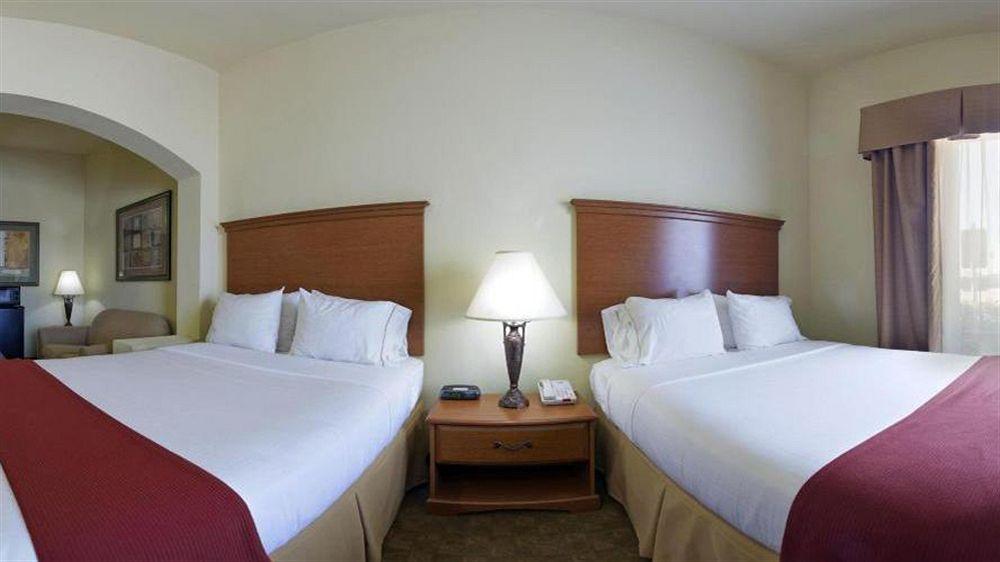 Holiday Inn Express Hotel & Suites Zapata