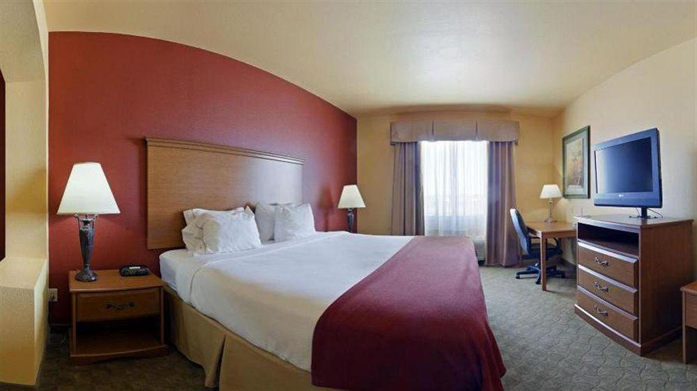 Holiday Inn Express Hotel & Suites Zapata