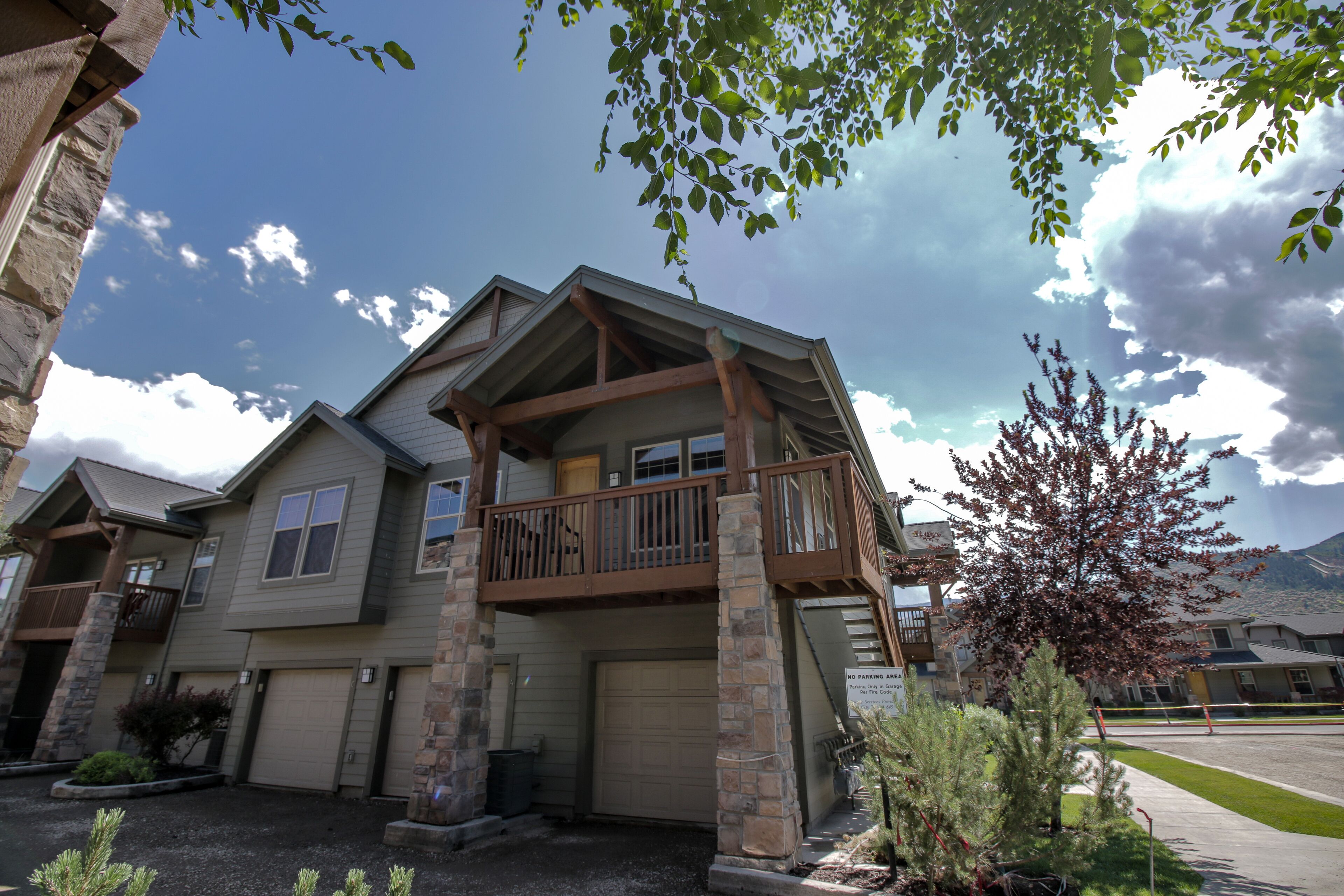 Fox Pointe at Redstone by Lespri Management