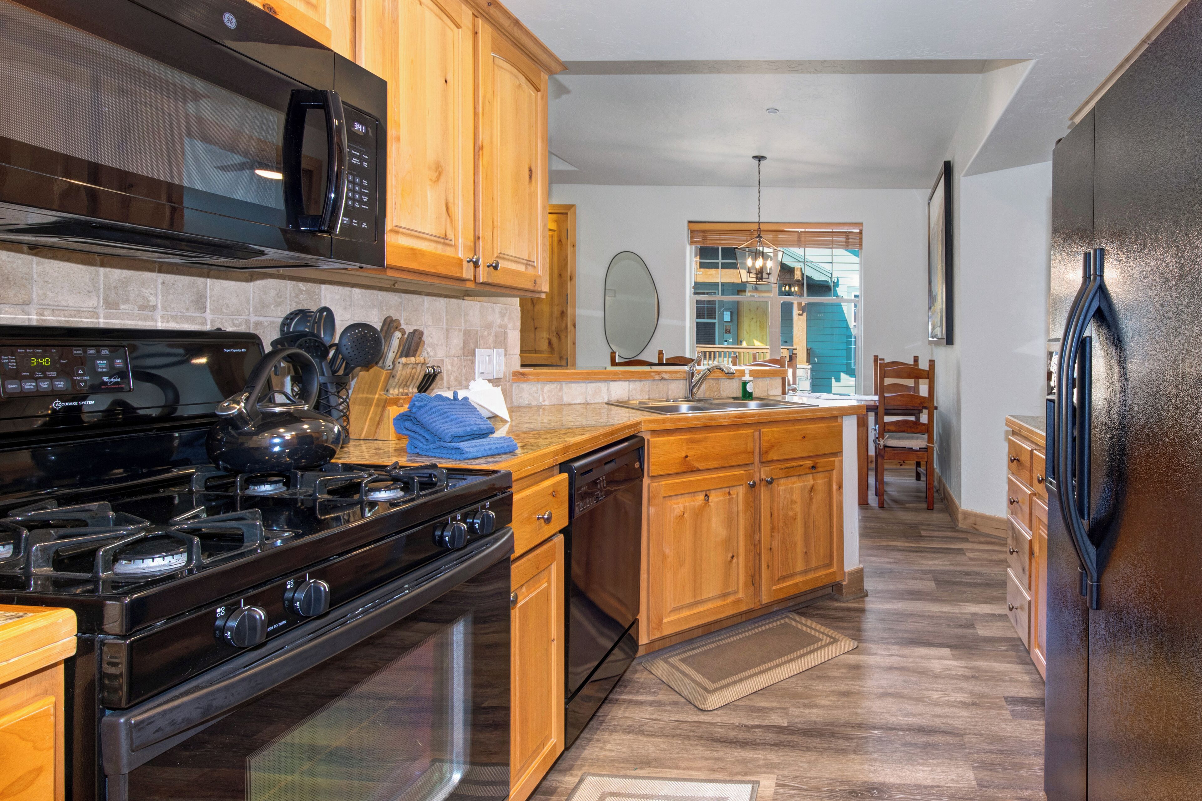 Fox Pointe at Redstone by Lespri Management