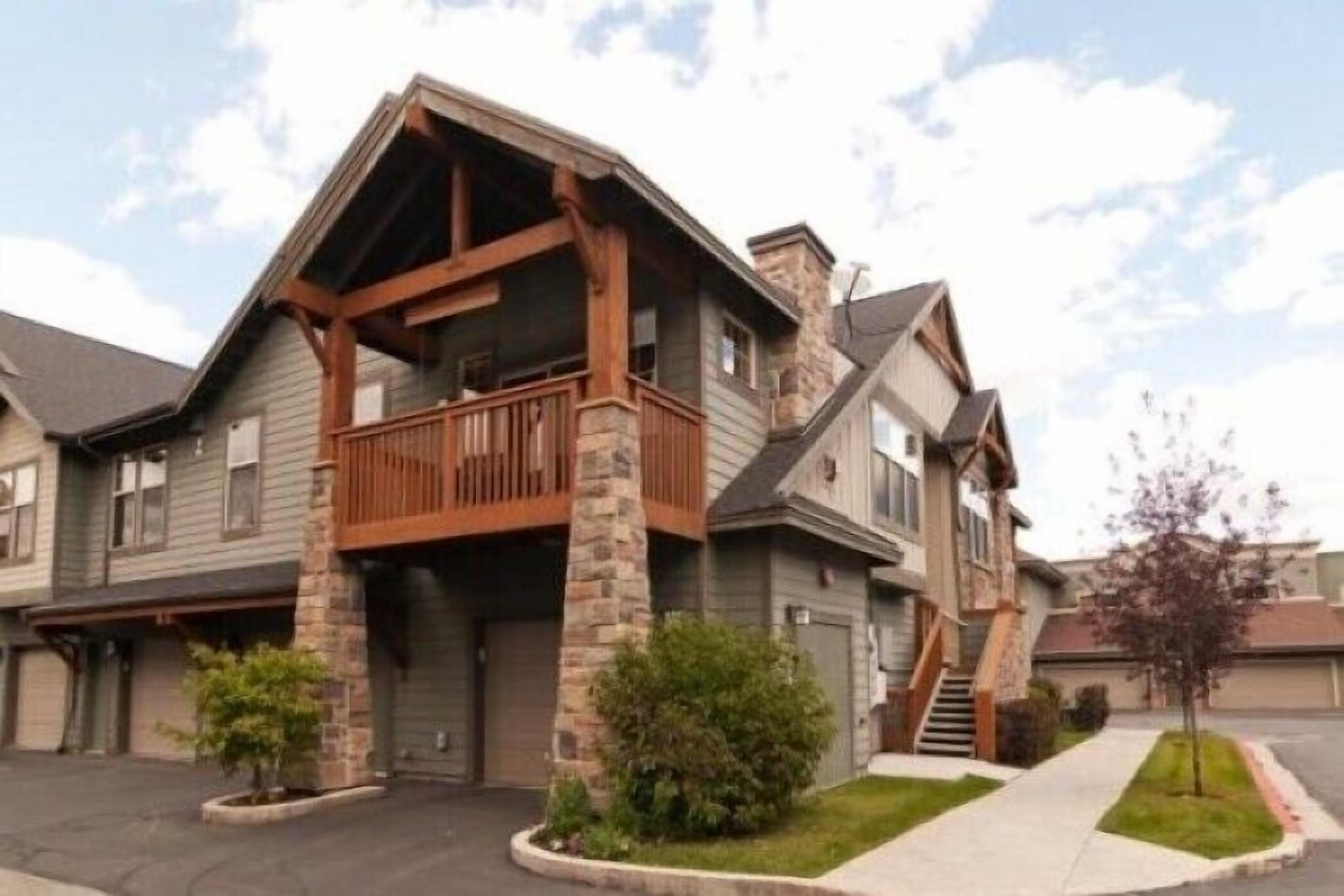 Fox Pointe at Redstone by Lespri Management