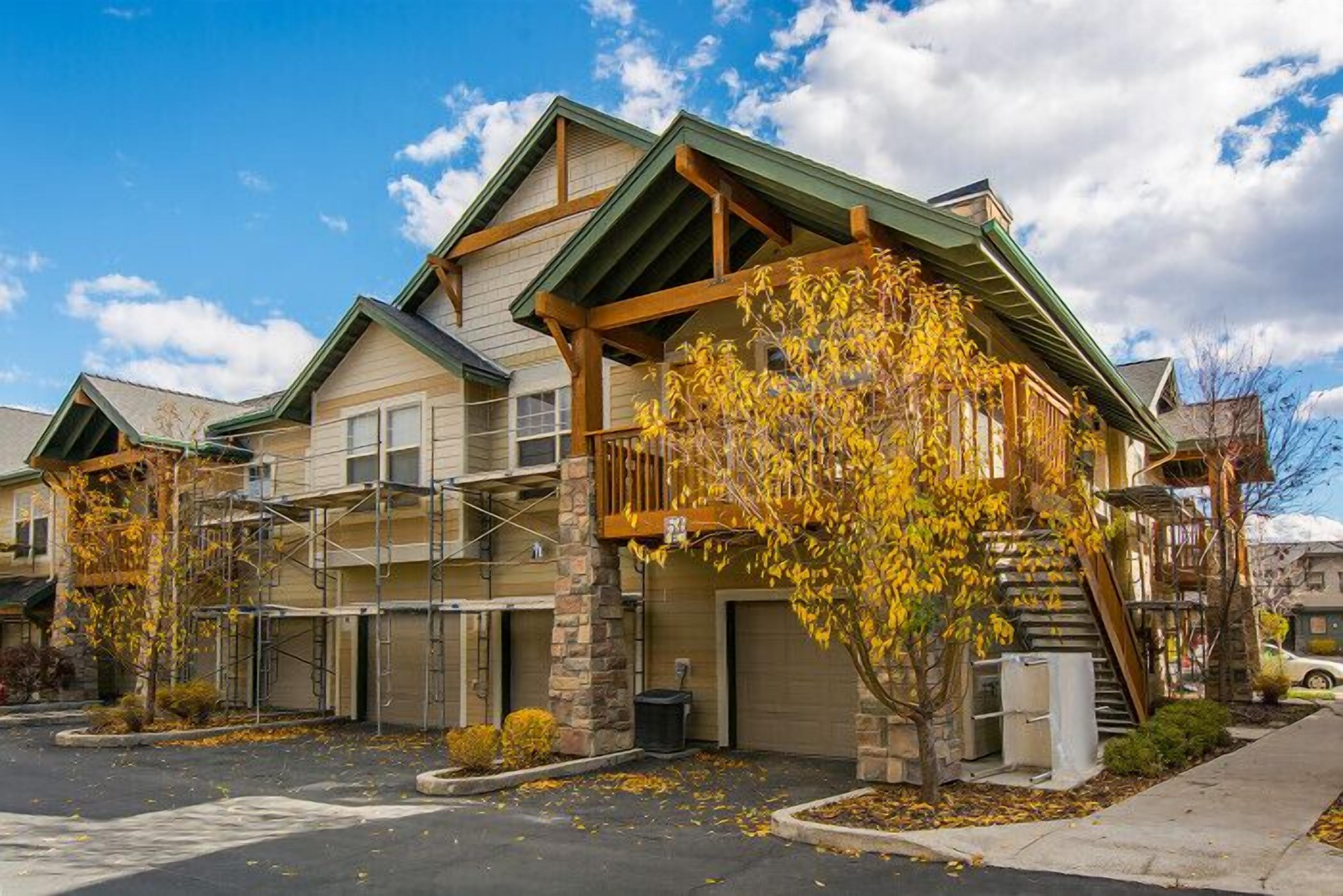 Fox Pointe at Redstone by Lespri Management