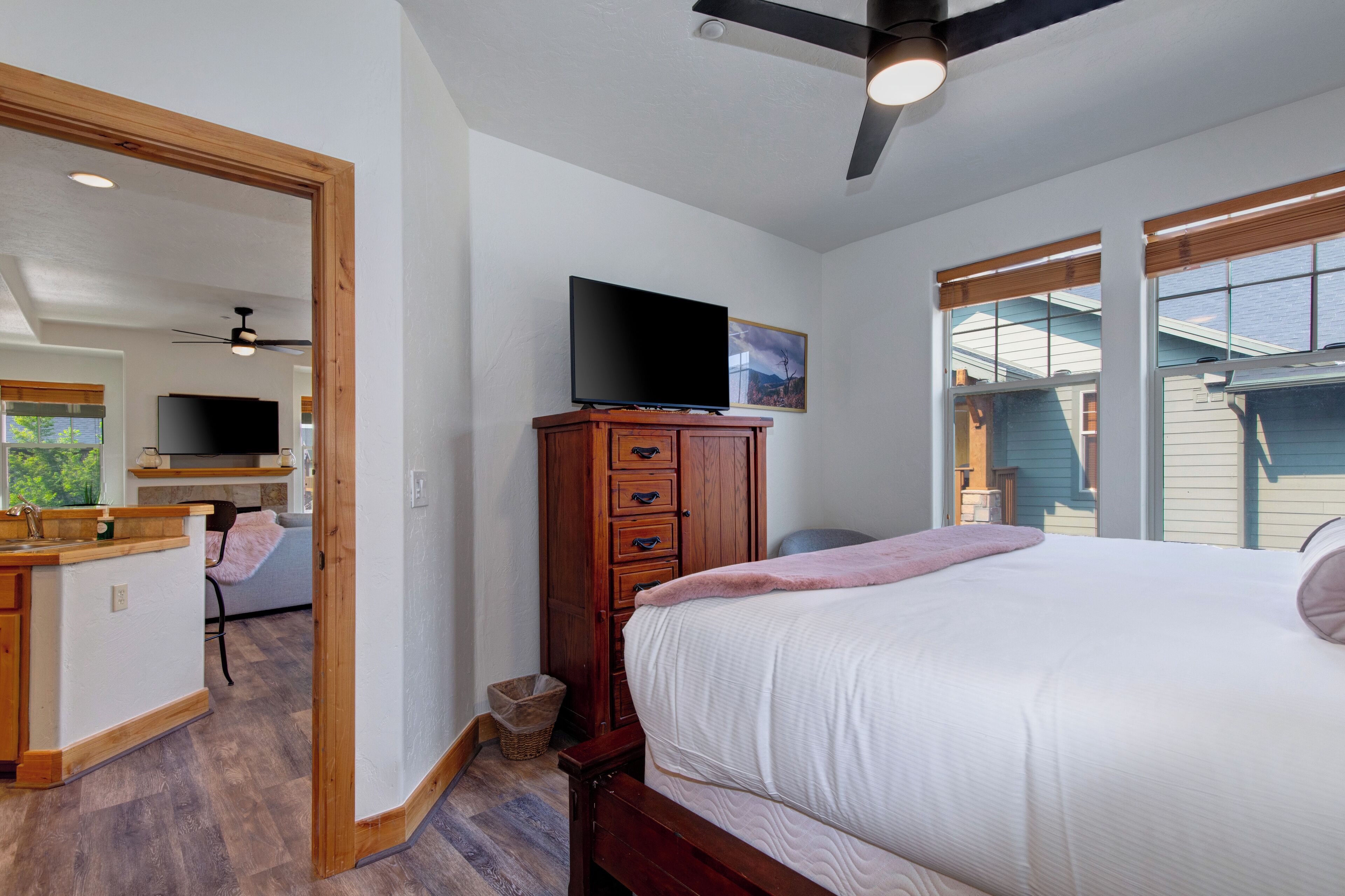 Fox Pointe at Redstone by Lespri Management