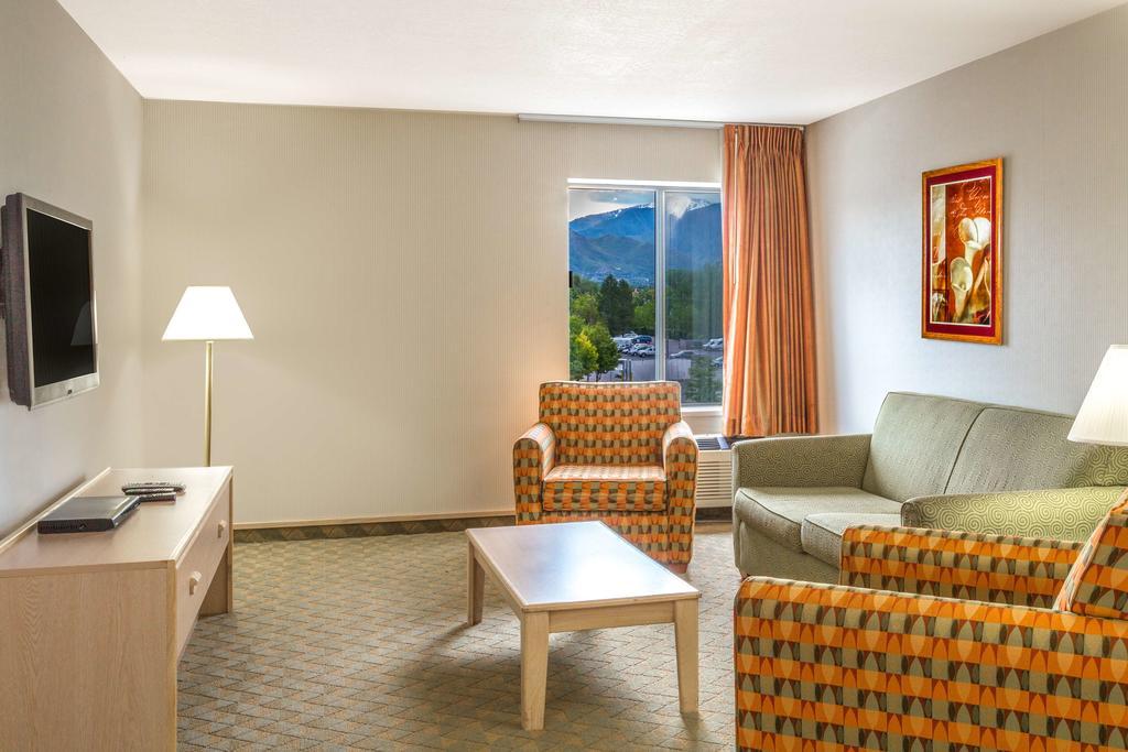 Rodeway Inn & Suites Salt Lake City Downtown