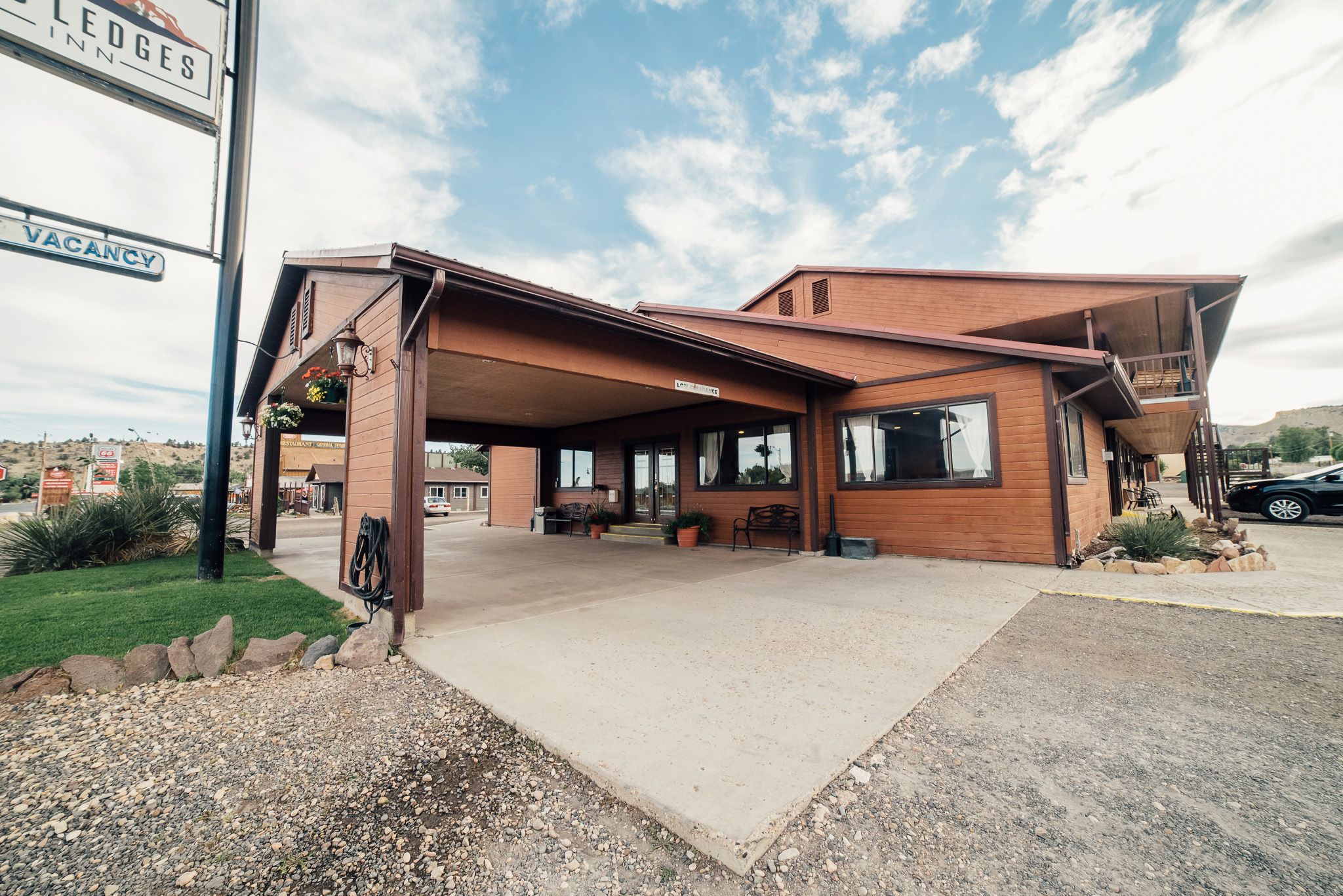 Red Ledges Inn